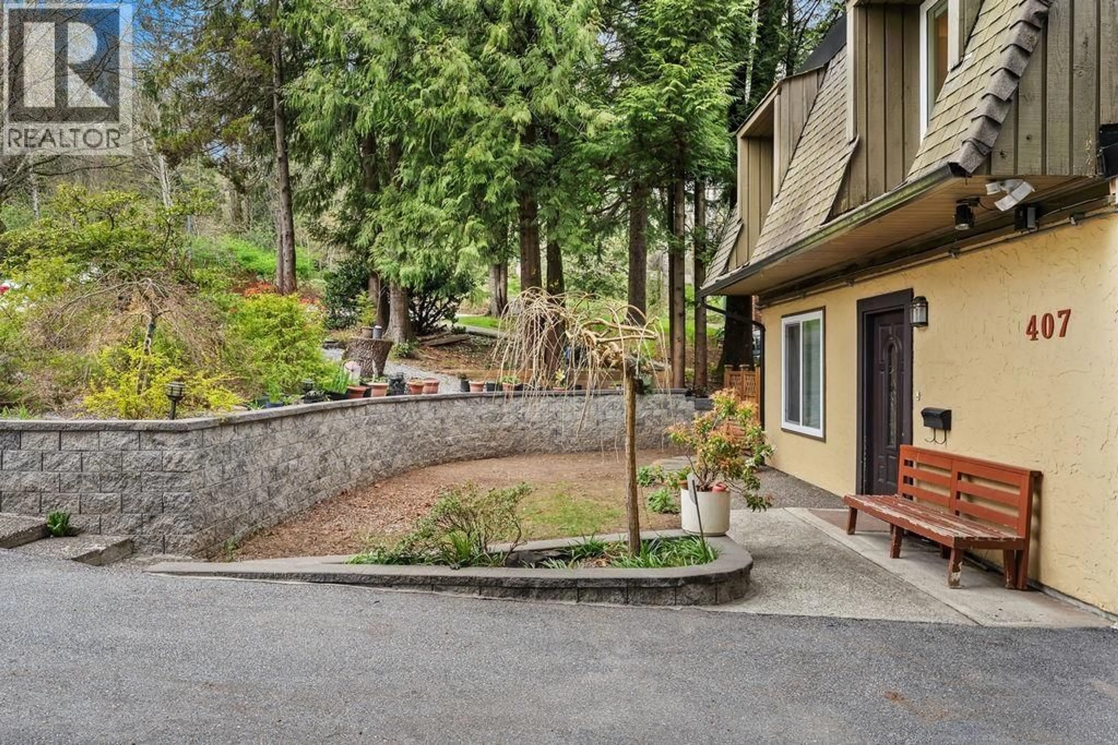 Patio, unknown for 407 DARTMOOR DRIVE, Coquitlam British Columbia V3K5V3