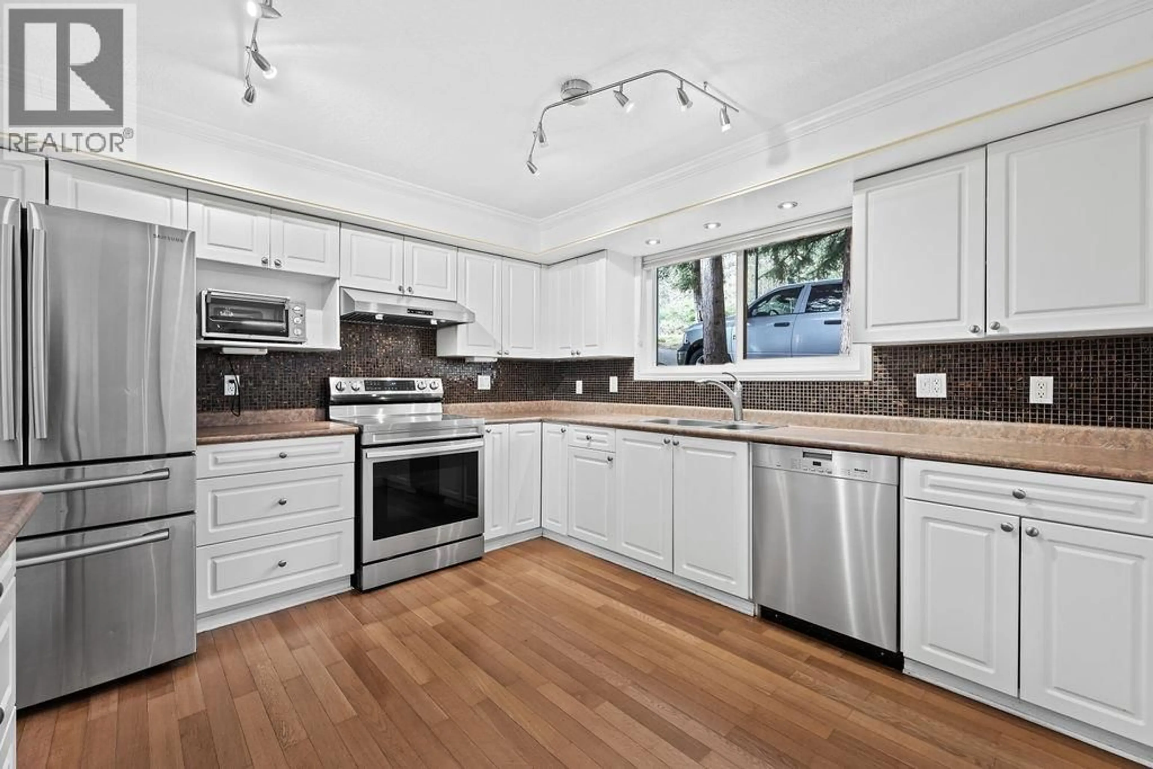 Open concept kitchen, unknown for 407 DARTMOOR DRIVE, Coquitlam British Columbia V3K5V3