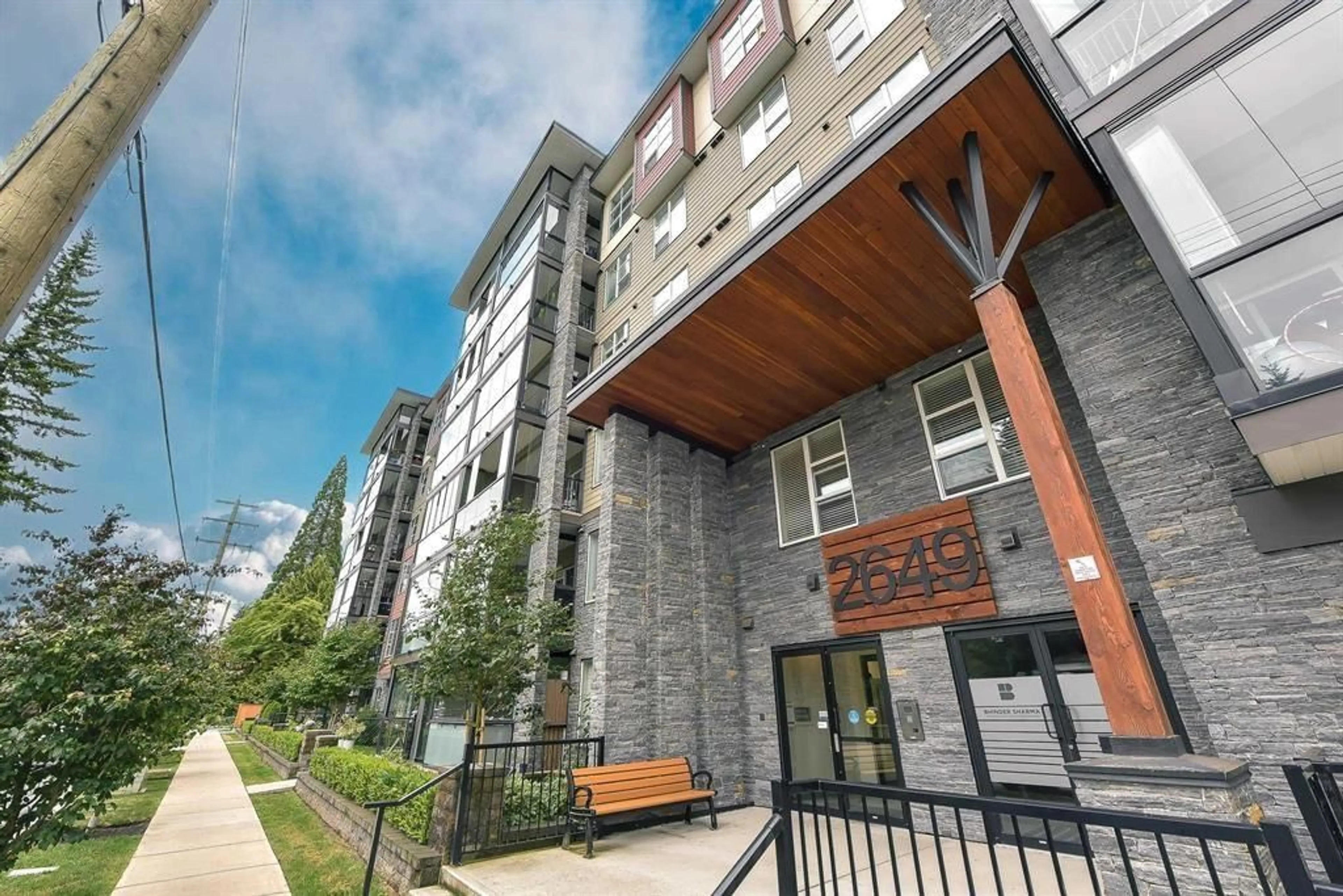 Patio, building for 302 - 2649 JAMES STREET, Abbotsford British Columbia V2T3L6