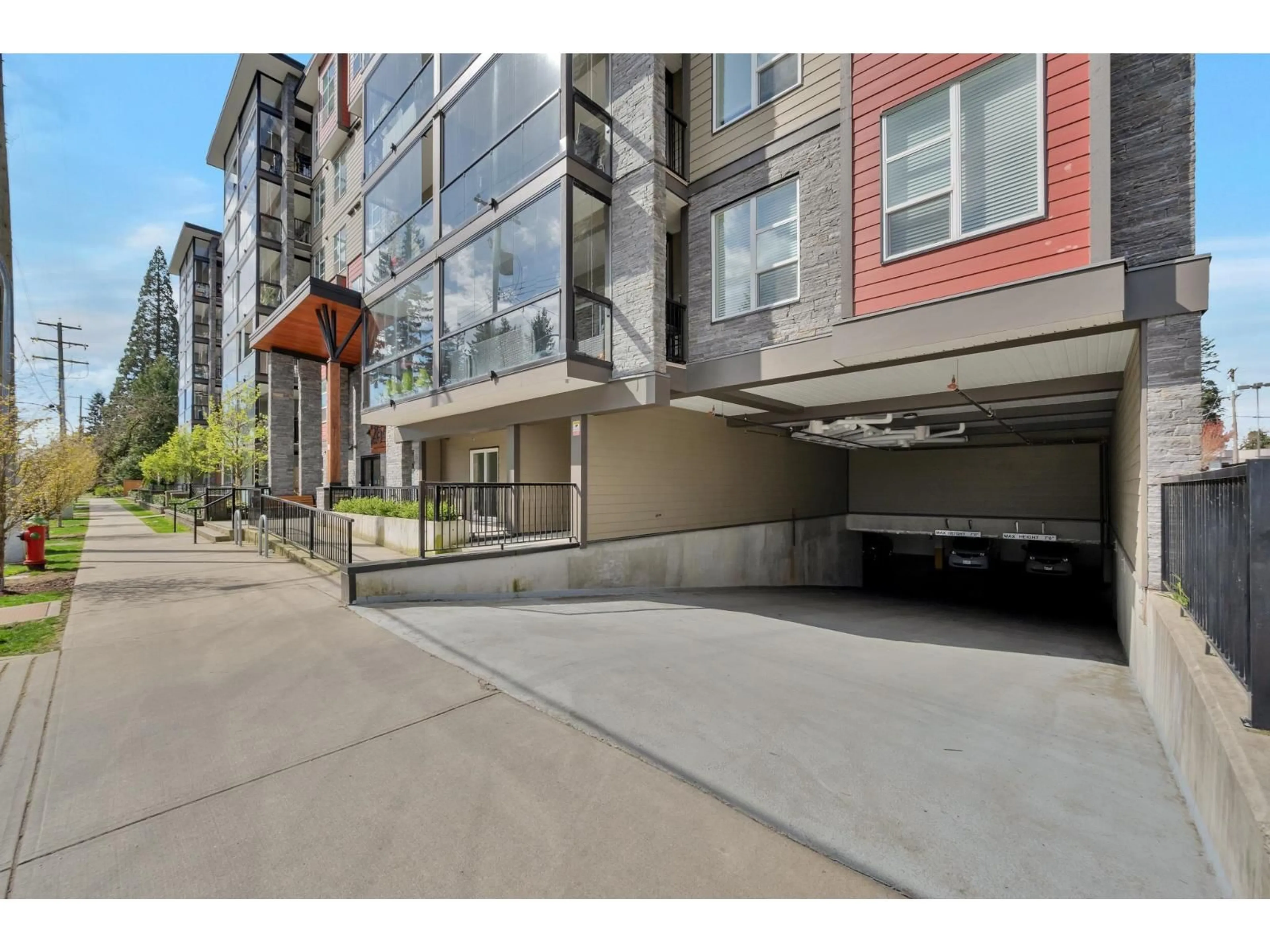 Patio, street for 302 - 2649 JAMES STREET, Abbotsford British Columbia V2T3L6