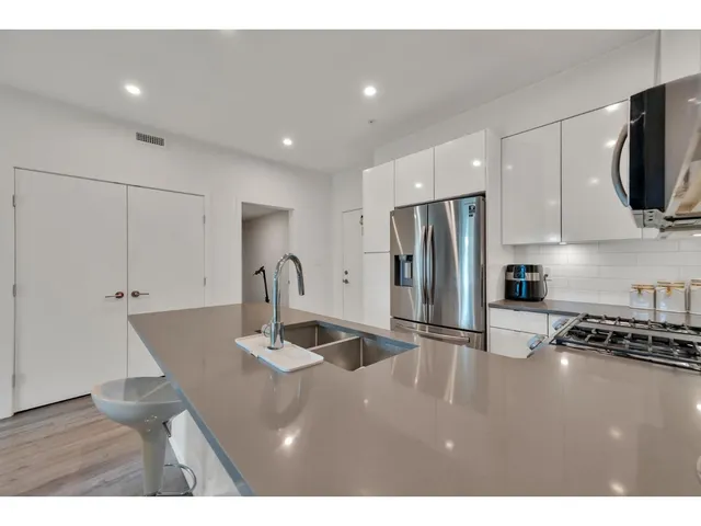 302 - 2649 JAMES STREET, Abbotsford 4