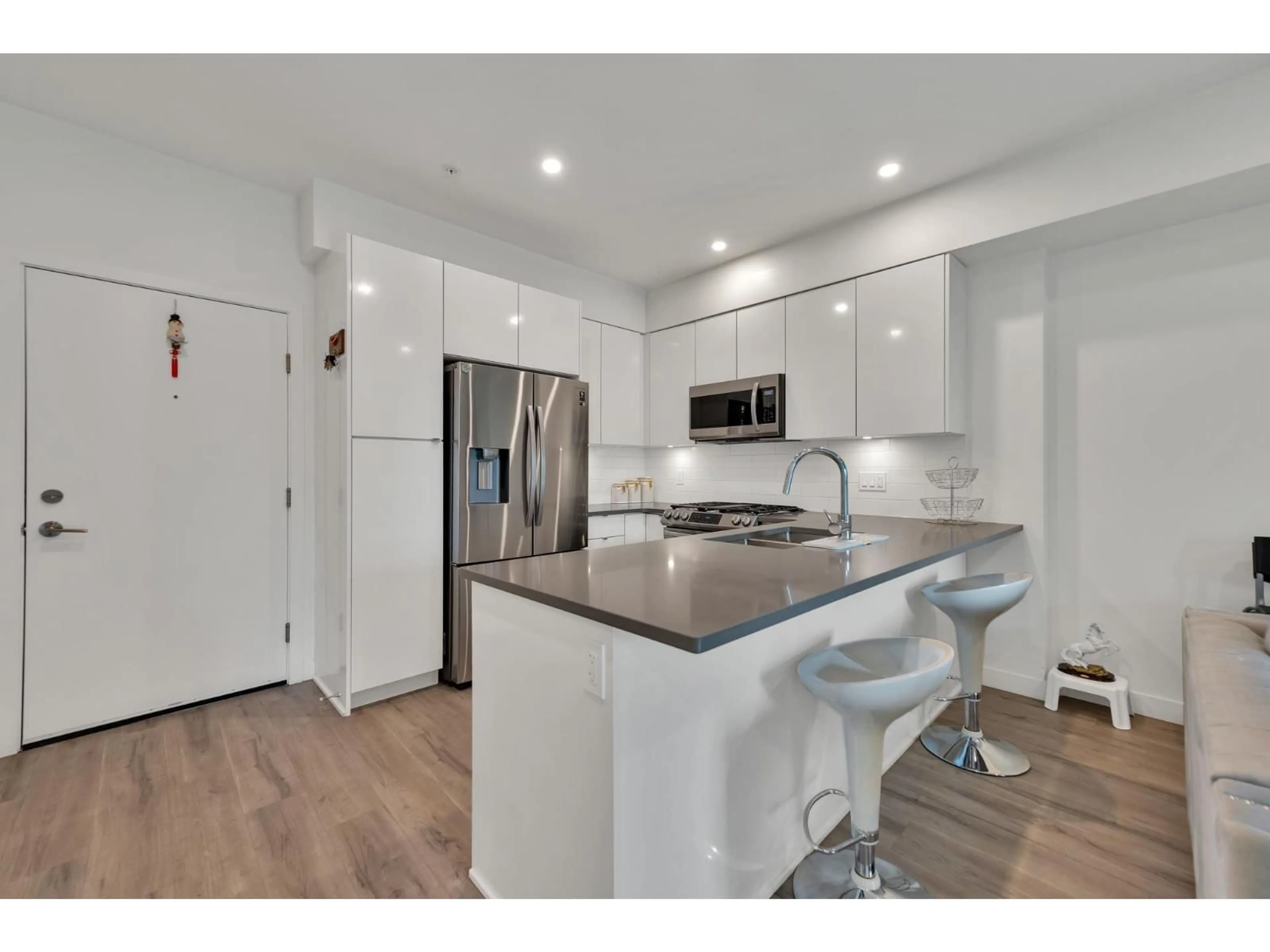 Open concept kitchen, unknown for 302 - 2649 JAMES STREET, Abbotsford British Columbia V2T3L6