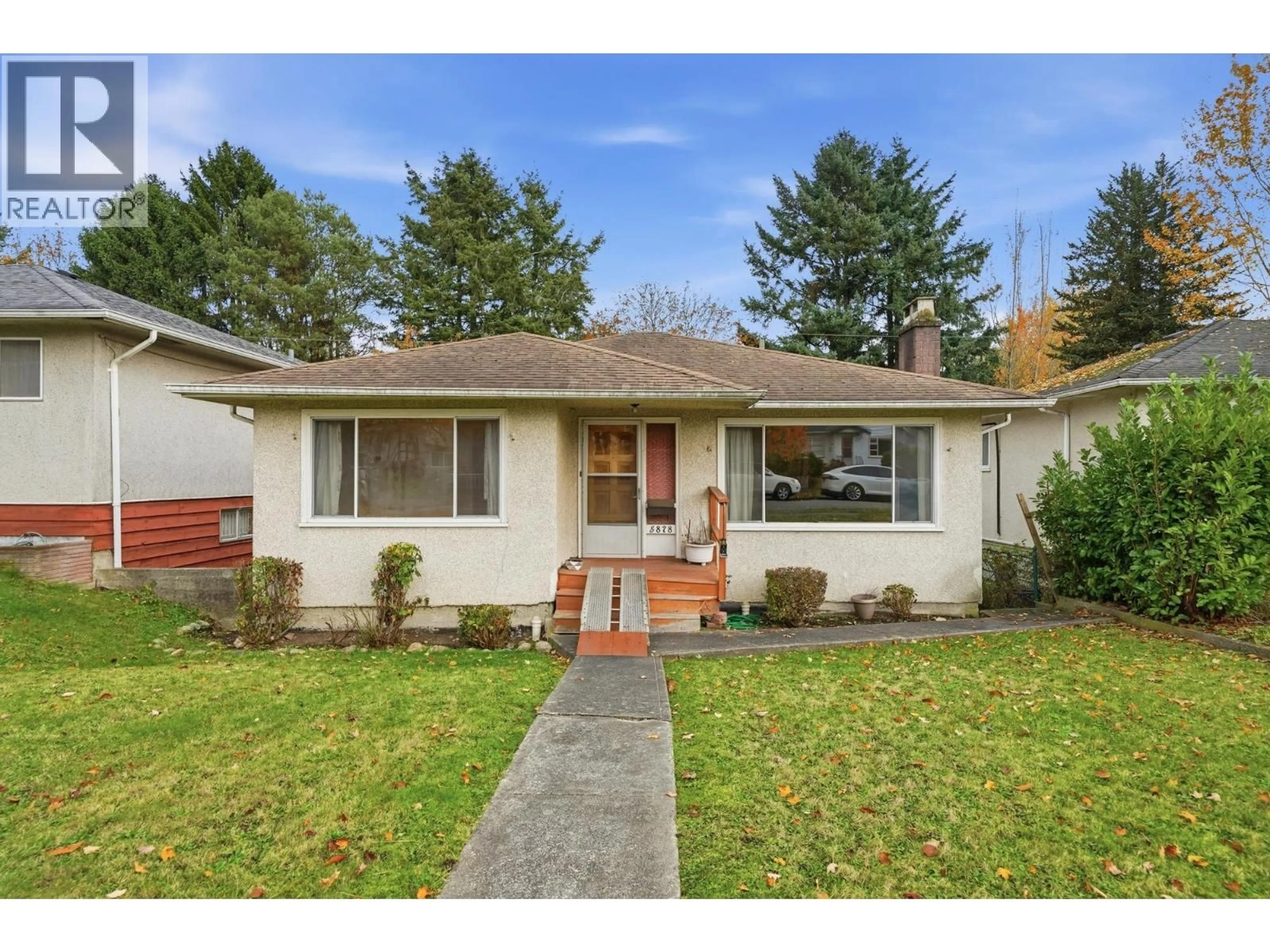 Home with vinyl exterior material, street for 5878 ARGYLE STREET, Vancouver British Columbia V5P3J7