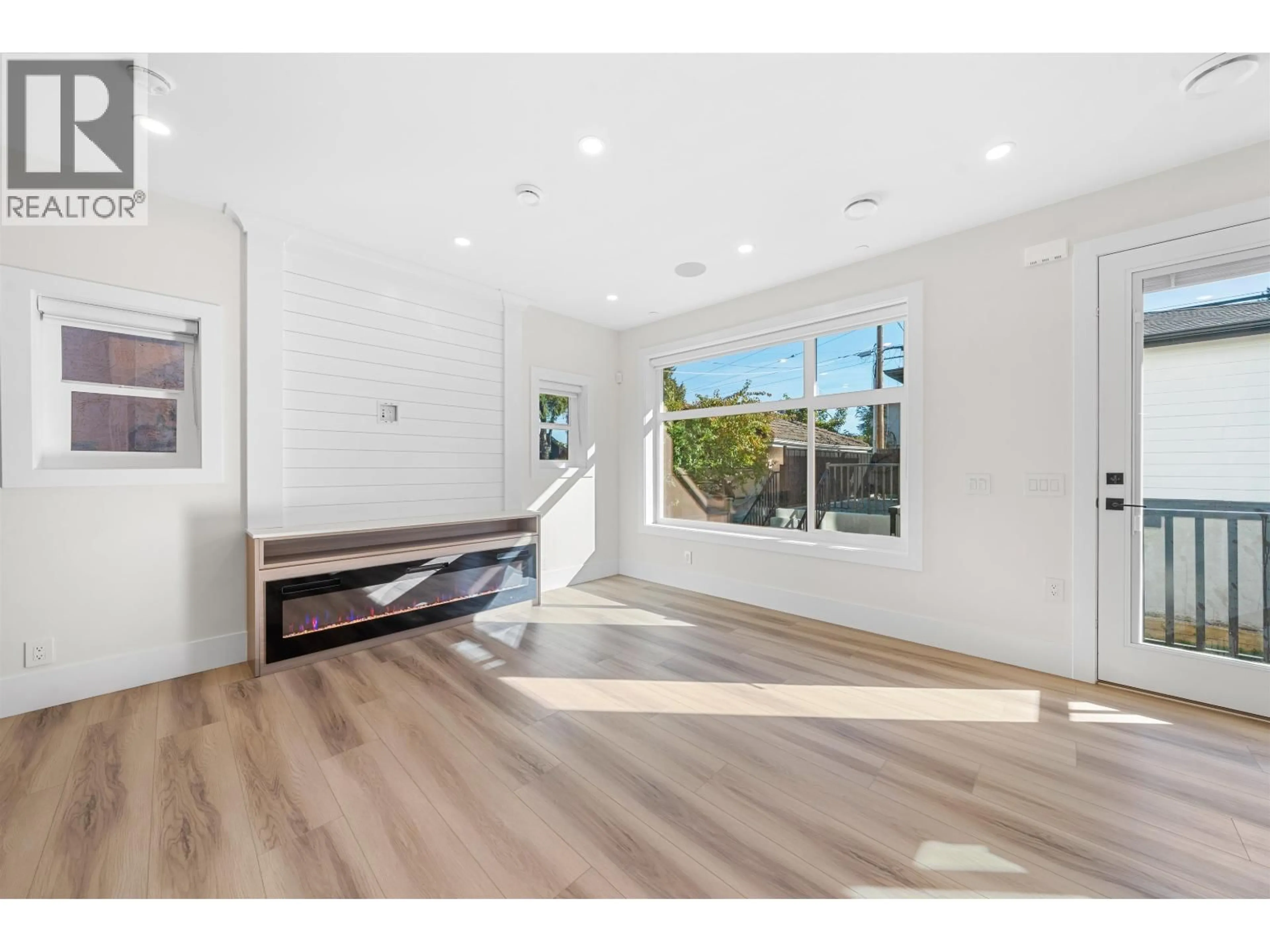 Indoor entryway for 4318 NANAIMO STREET, Vancouver British Columbia V5N5J1