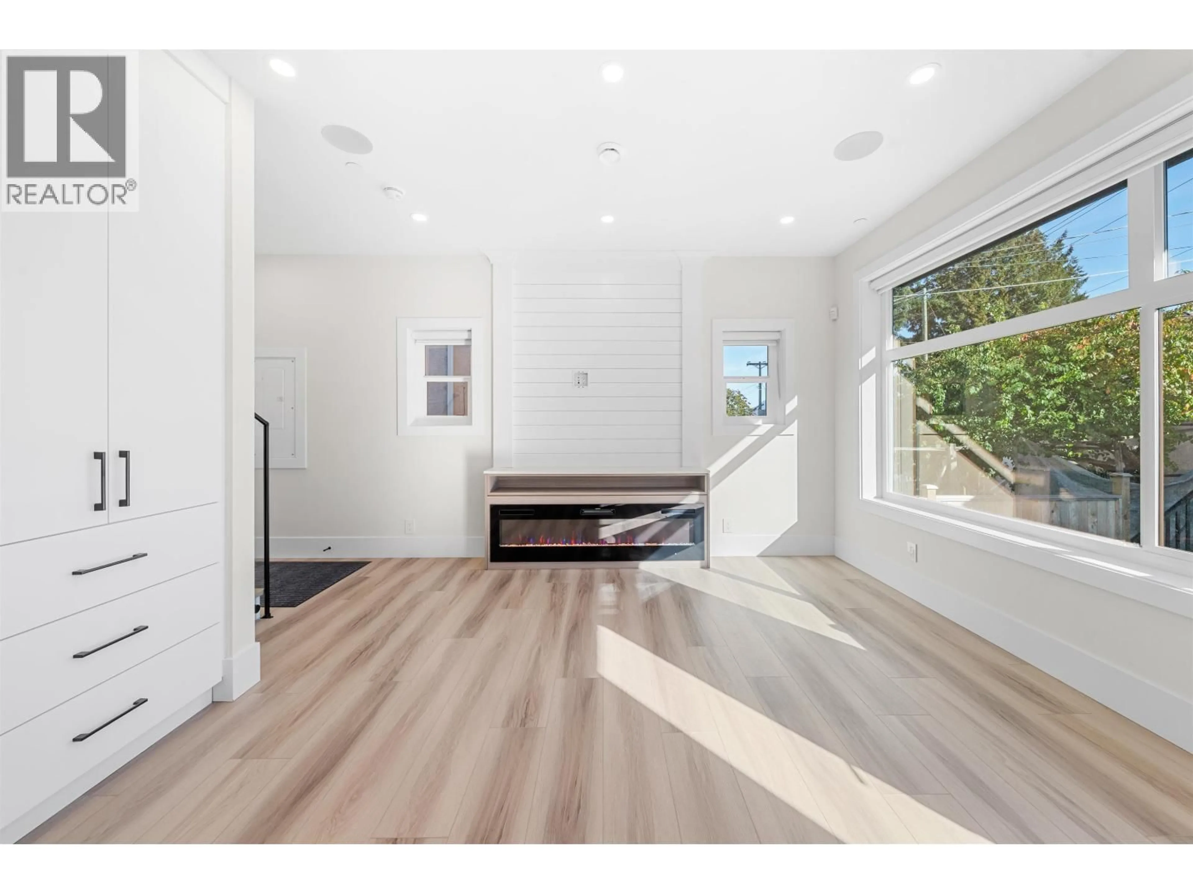 Indoor entryway for 4318 NANAIMO STREET, Vancouver British Columbia V5N5J1