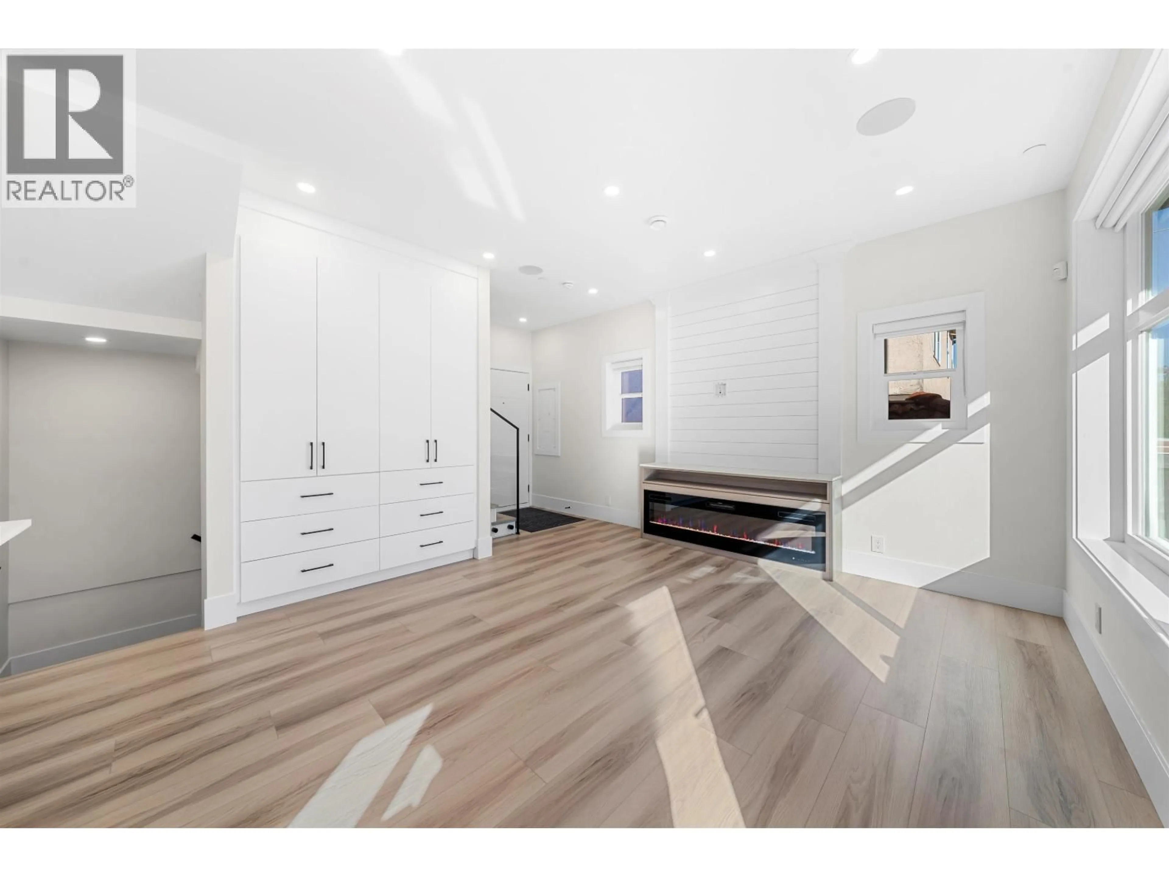 Unknown for 4318 NANAIMO STREET, Vancouver British Columbia V5N5J1