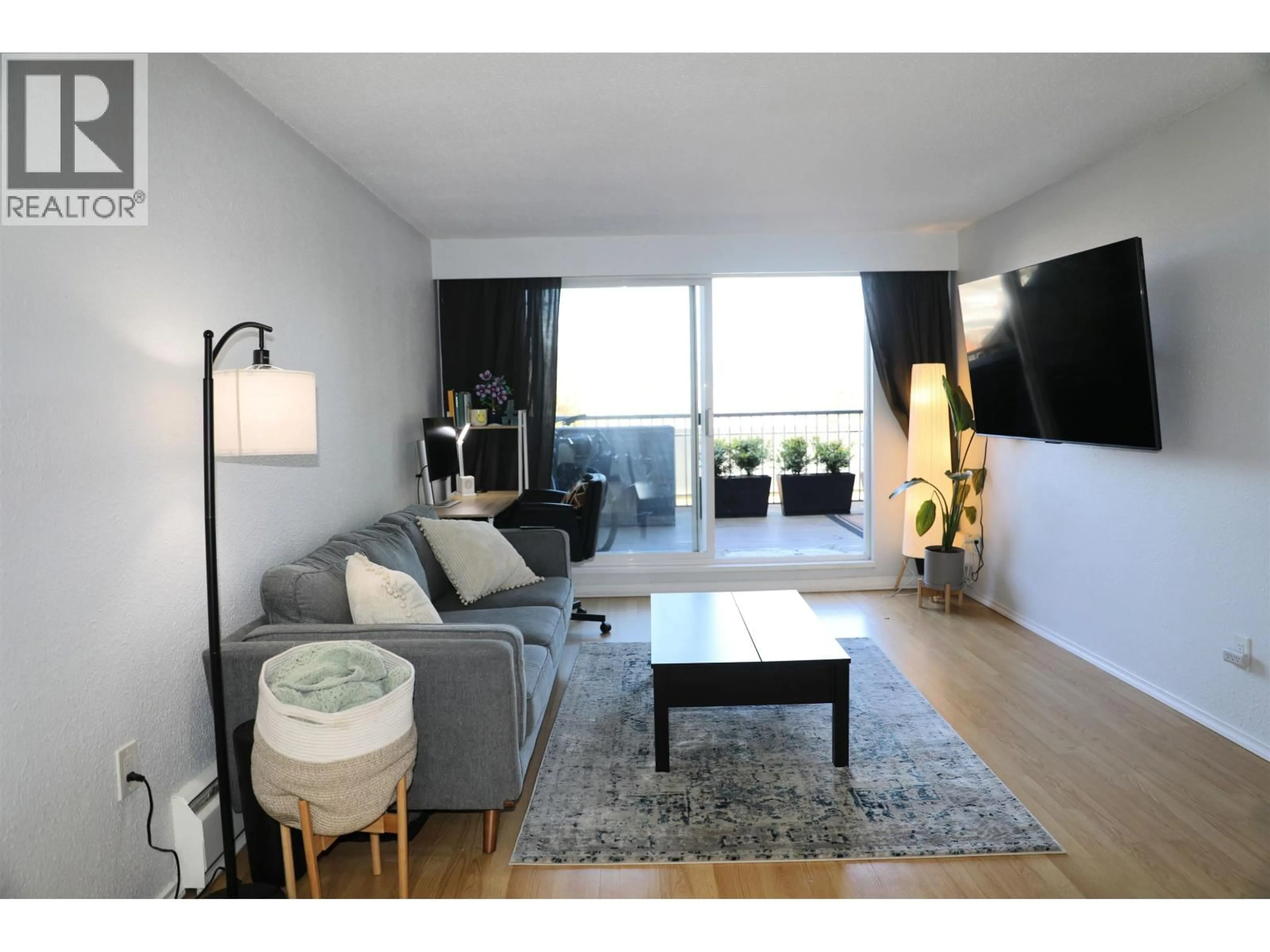 Living room with furniture, wood/laminate floor for 615 - 774 GREAT NORTHERN WAY, Vancouver British Columbia V5T1E5