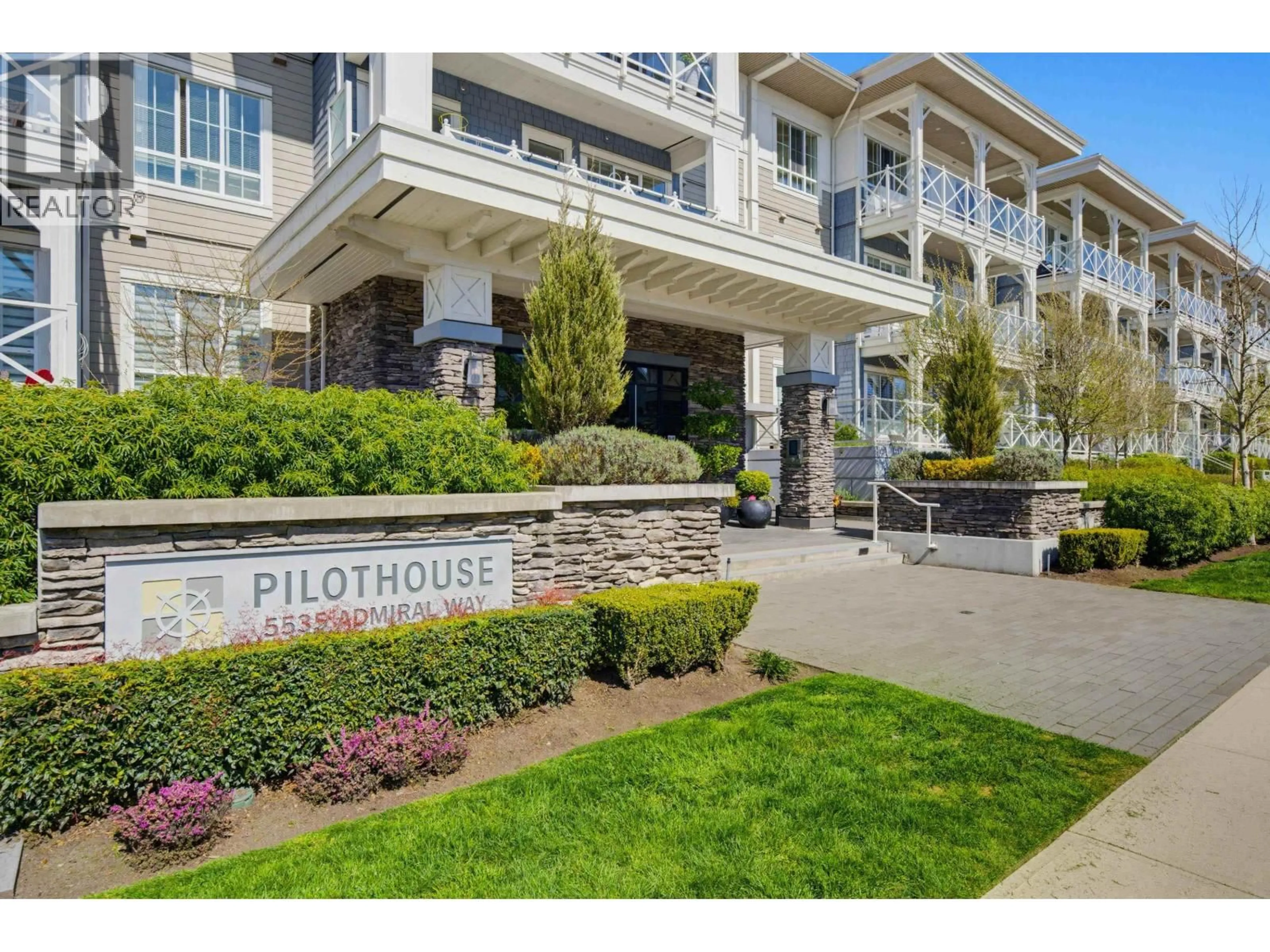 Patio, street for 220 - 5535 ADMIRAL WAY, Ladner British Columbia V4K0E3