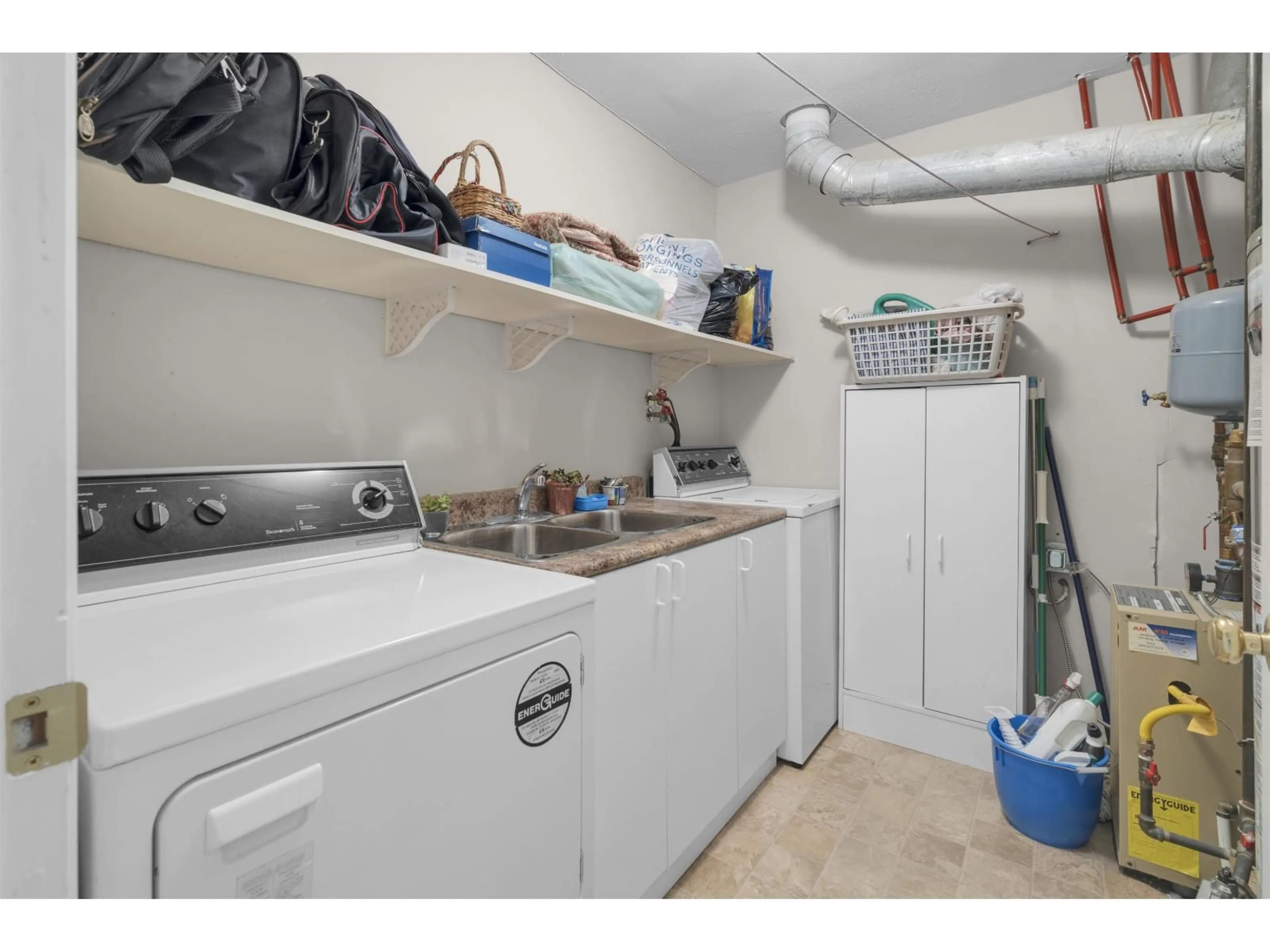 Laundry room for 14296 90A AVENUE, Surrey British Columbia V3V7X9