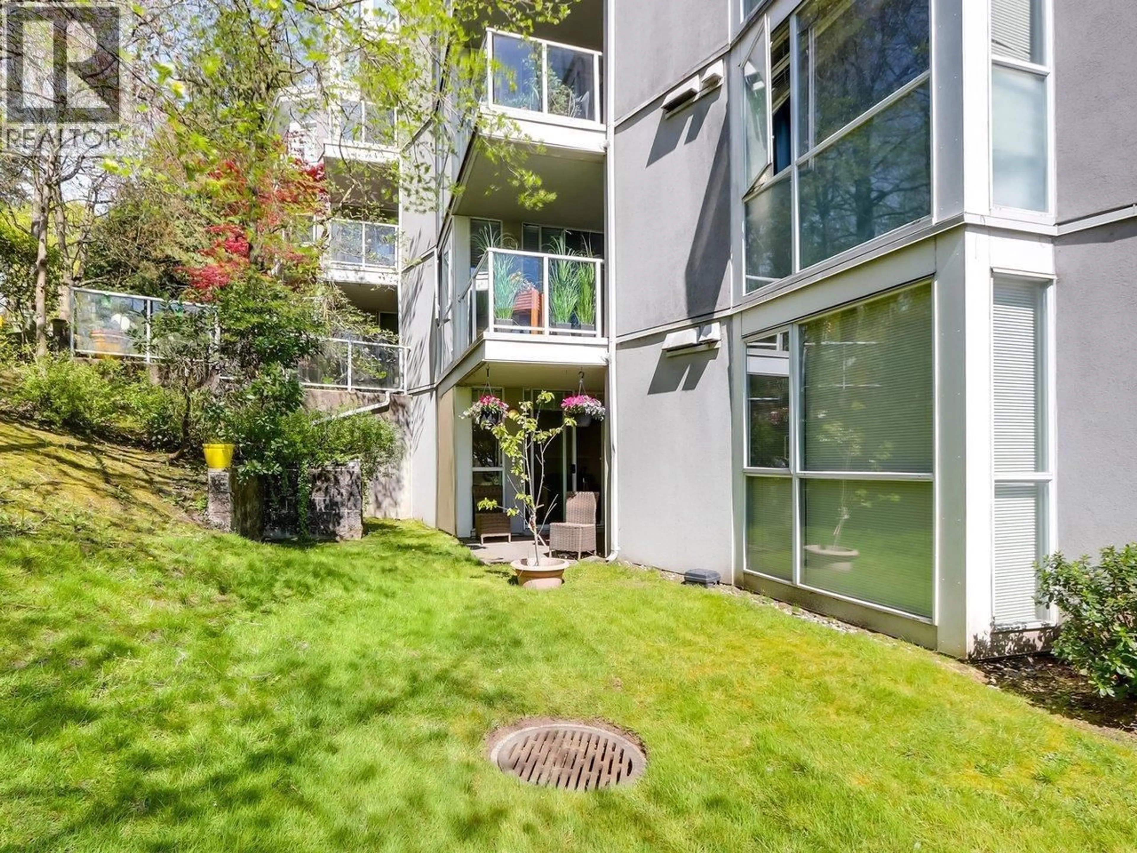 Patio, street for 3 - 8420 JELLICOE STREET, Vancouver British Columbia V5S4T1