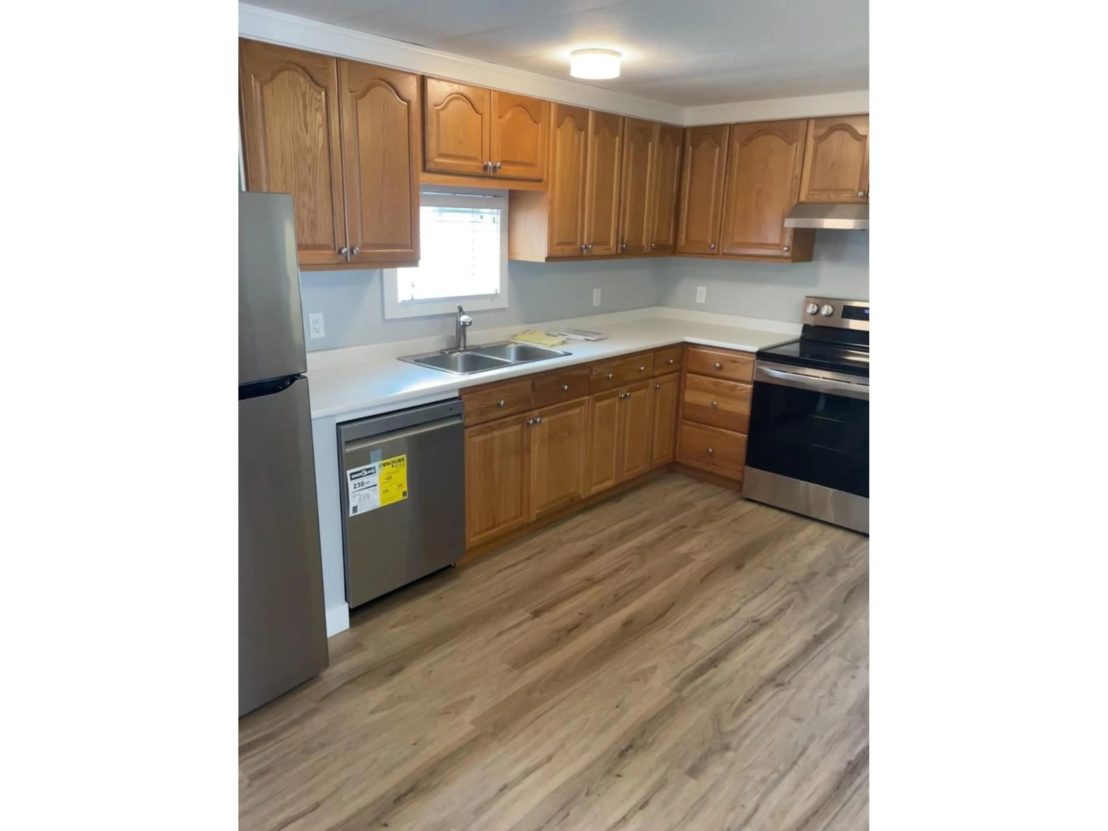 Standard kitchen, wood/laminate floor for 4 - 4426 232 STREET, Langley British Columbia V0V0V0