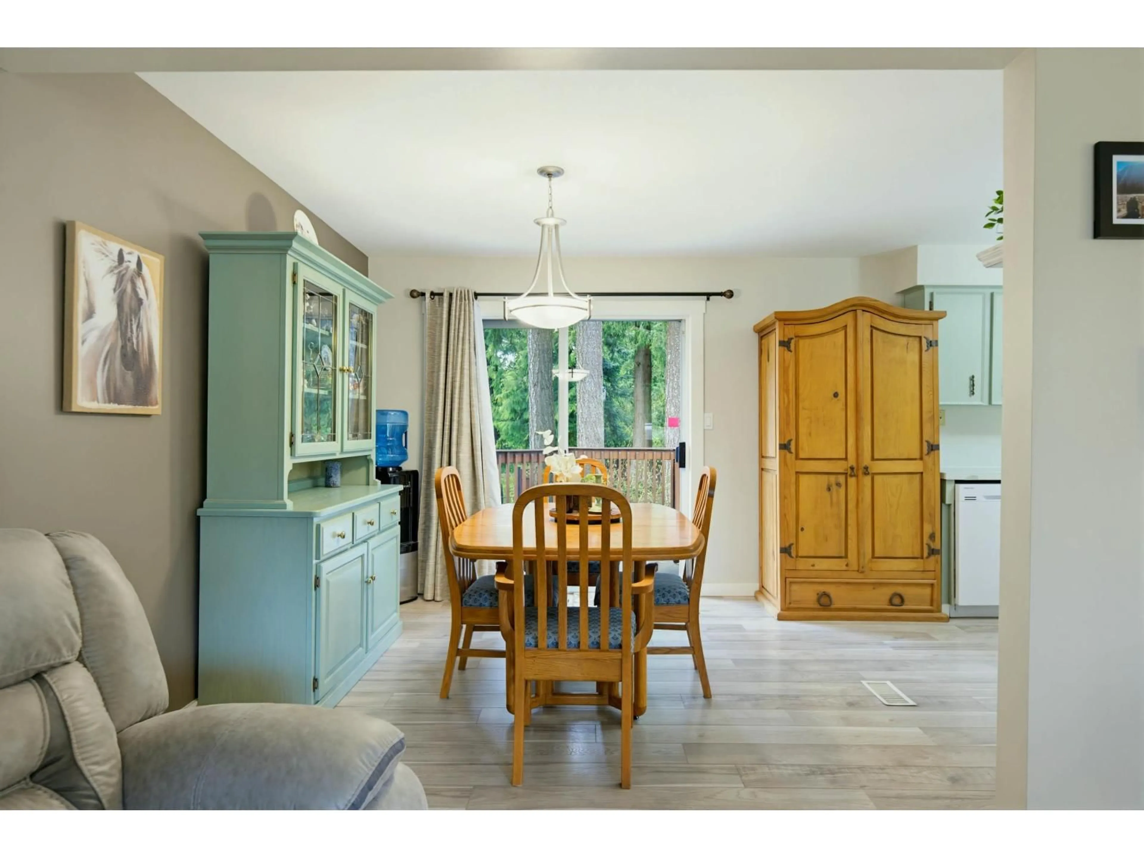 Dining room, ceramic/tile floor for 25165 11B AVENUE, Langley British Columbia V4W2S7
