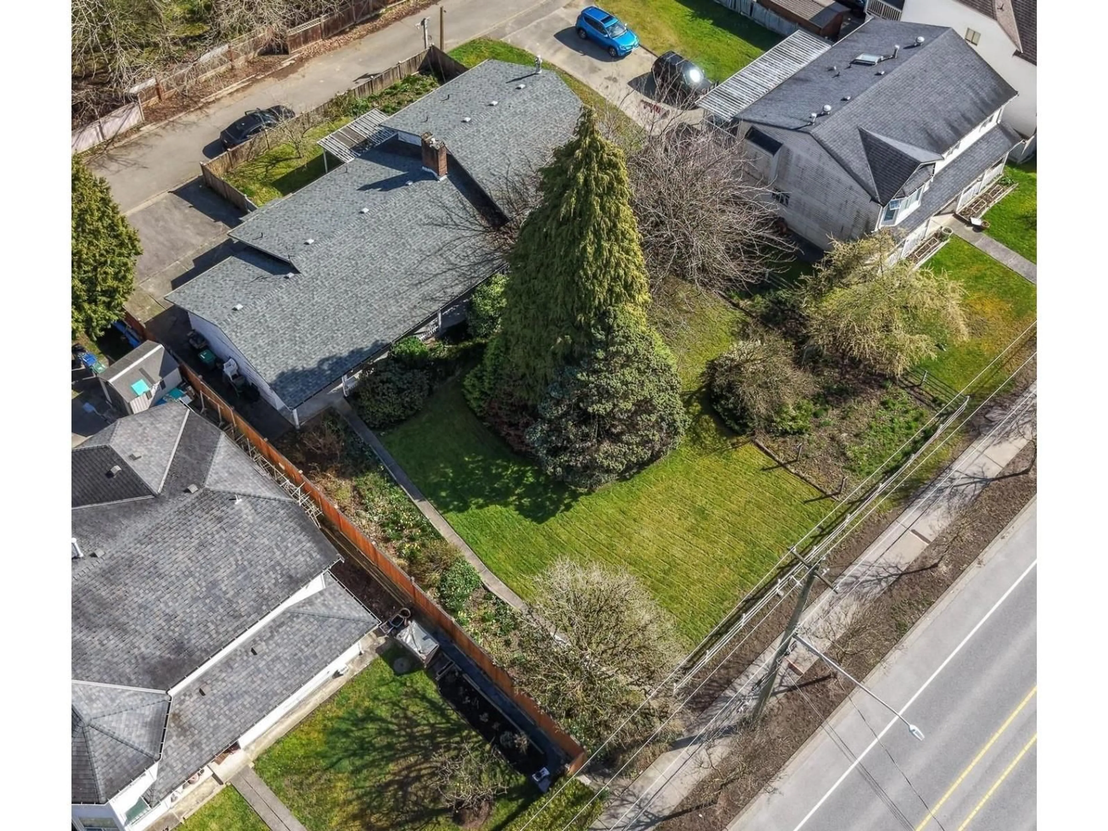 A pic from outside/outdoor area/front of a property/back of a property/a pic from drone, street for 6172 184 STREET, Surrey British Columbia V3S9E6