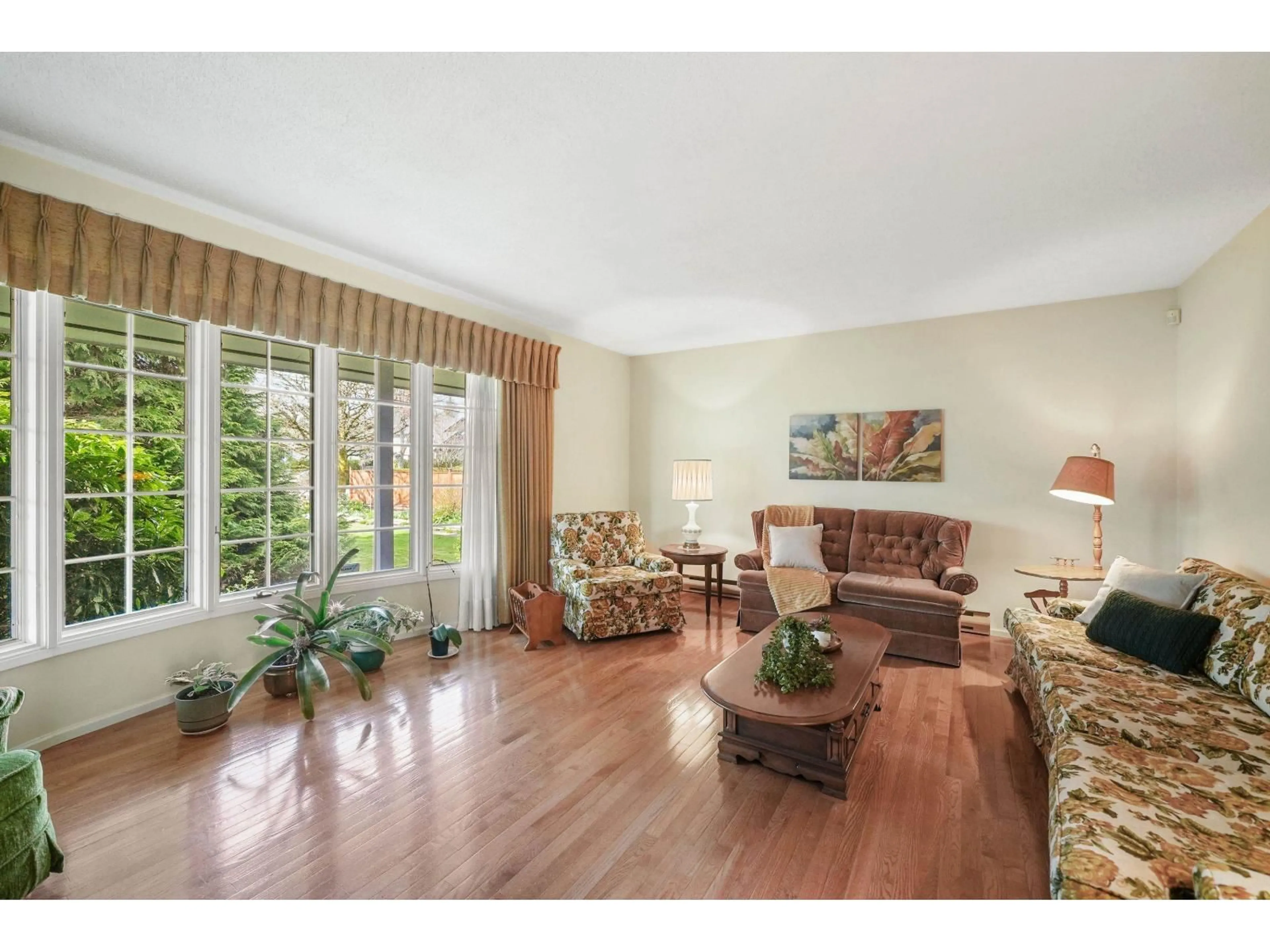 Living room with furniture, unknown for 6172 184 STREET, Surrey British Columbia V3S9E6