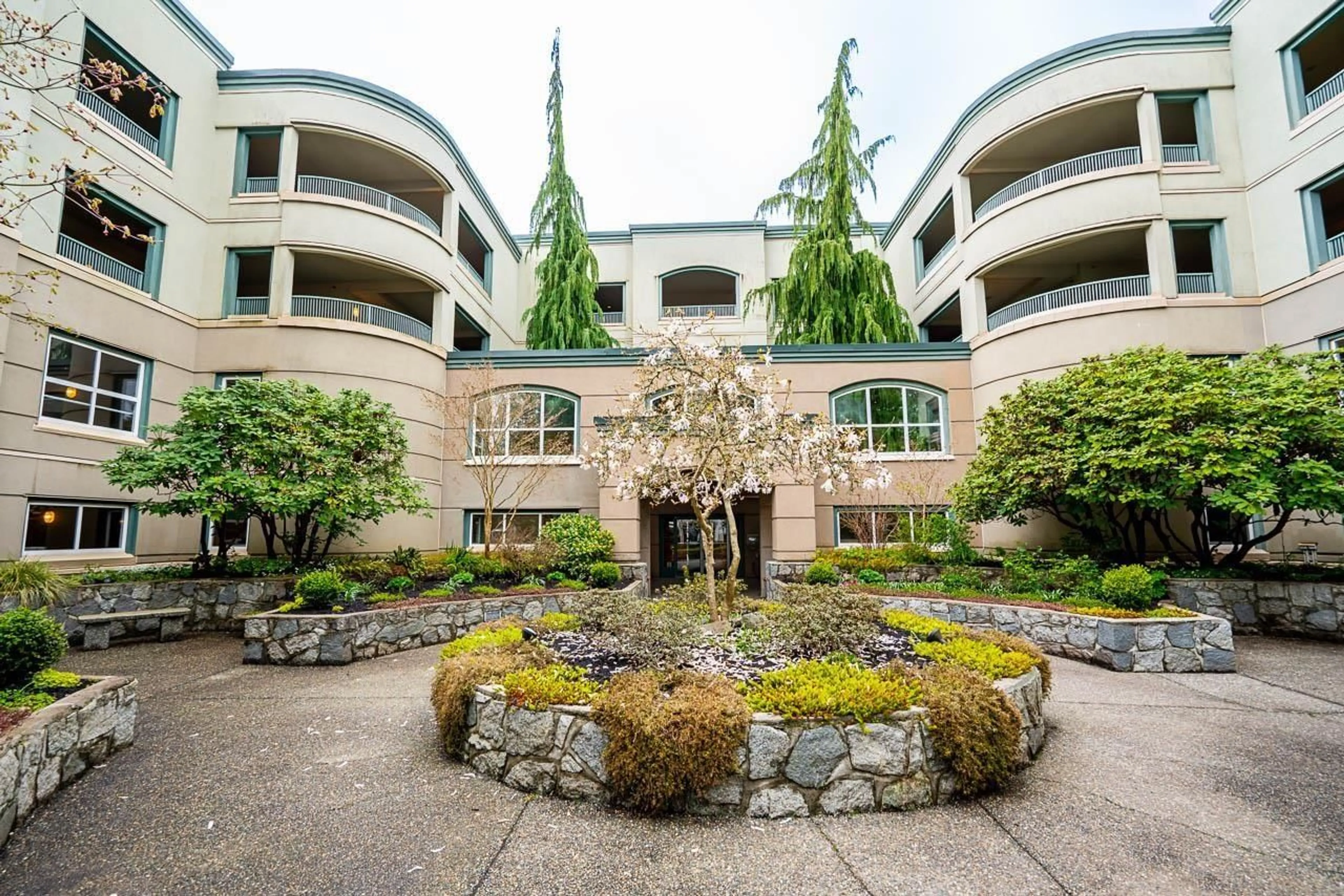 Patio, unknown for 102 - 1725 128 STREET, Surrey British Columbia V4A3V2