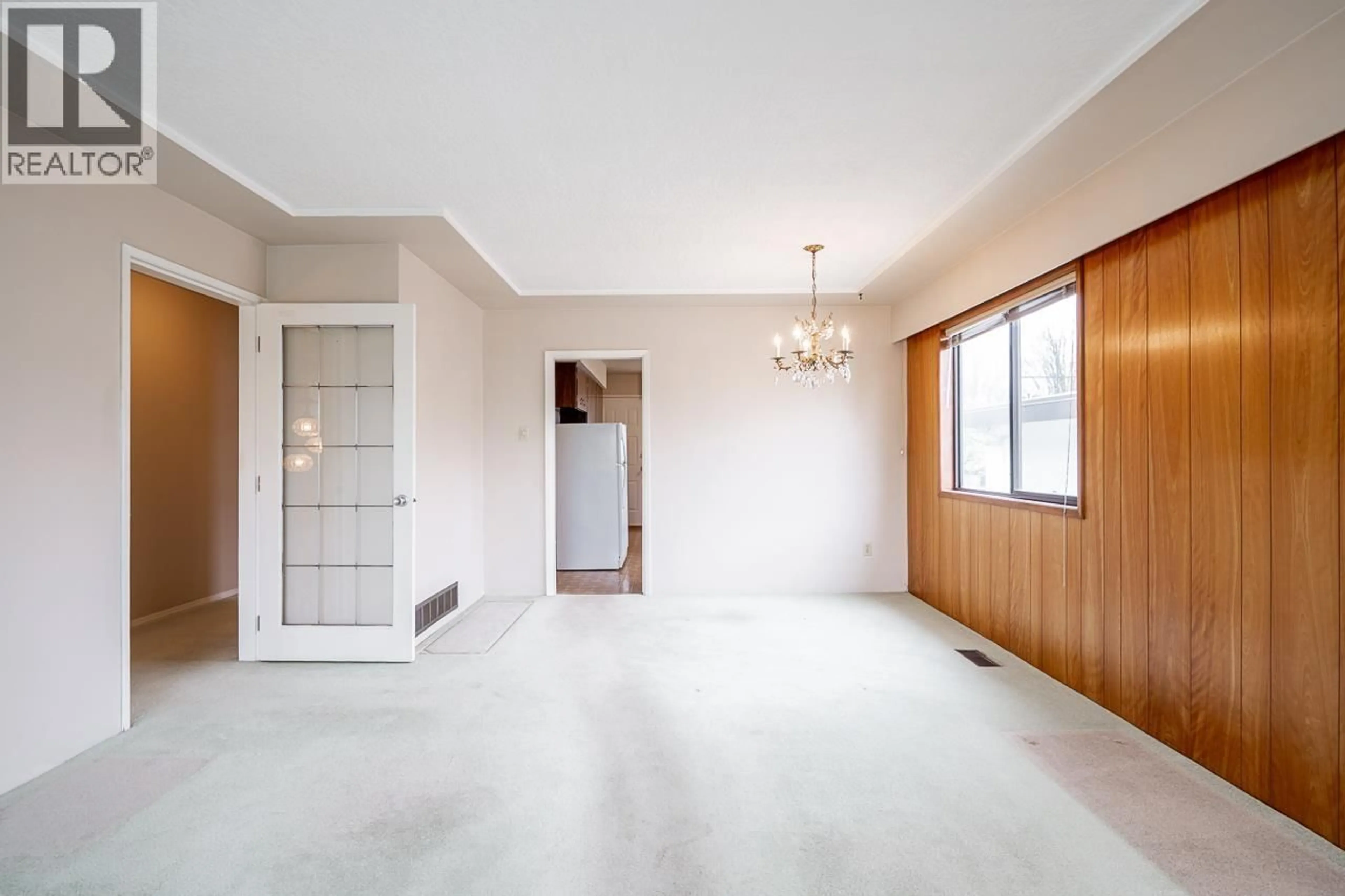 Indoor foyer for 2976 15TH AVENUE, Vancouver British Columbia V5M2K6