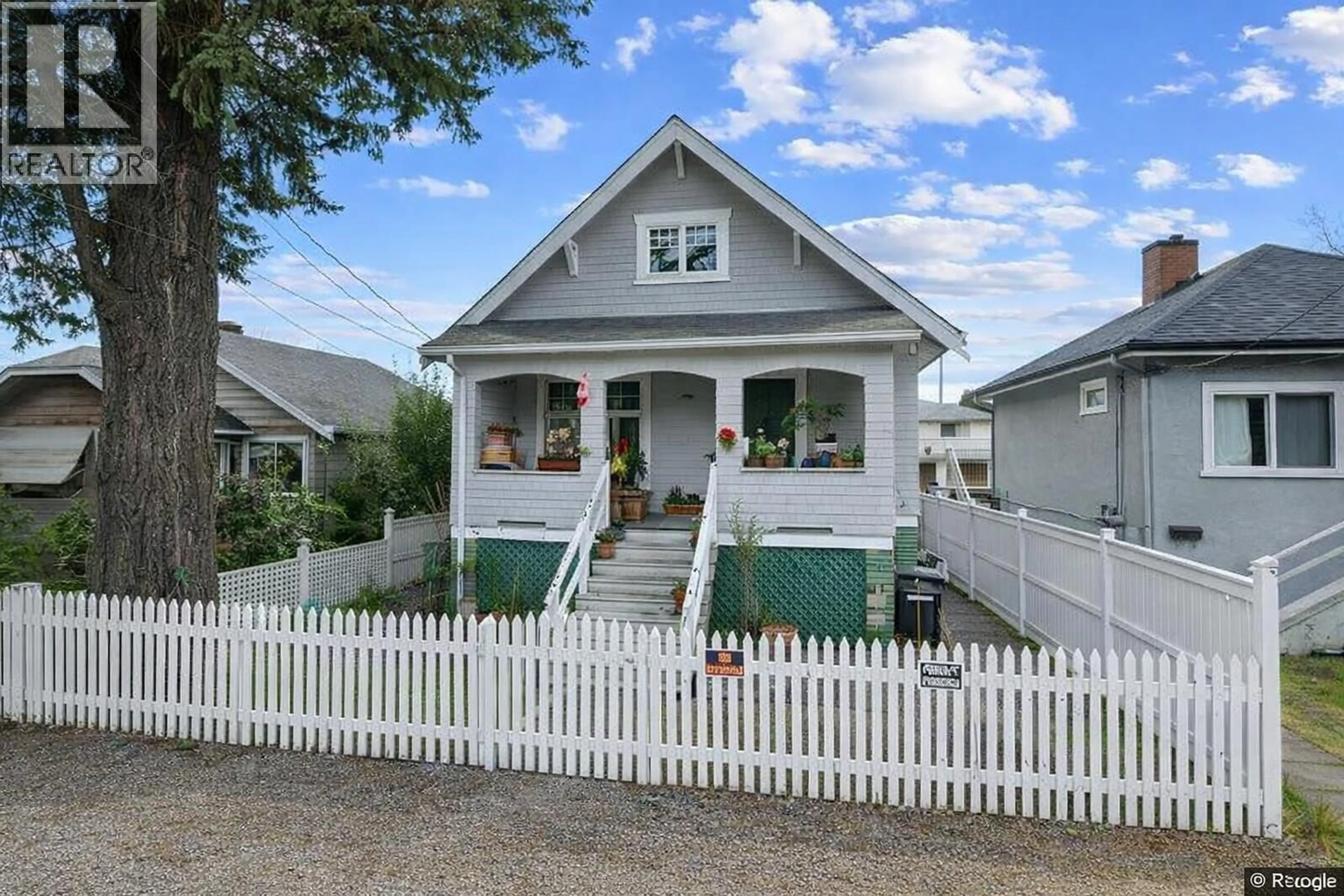 Home with vinyl exterior material, street for 3865 SANDELL STREET, Burnaby British Columbia V5H1J9