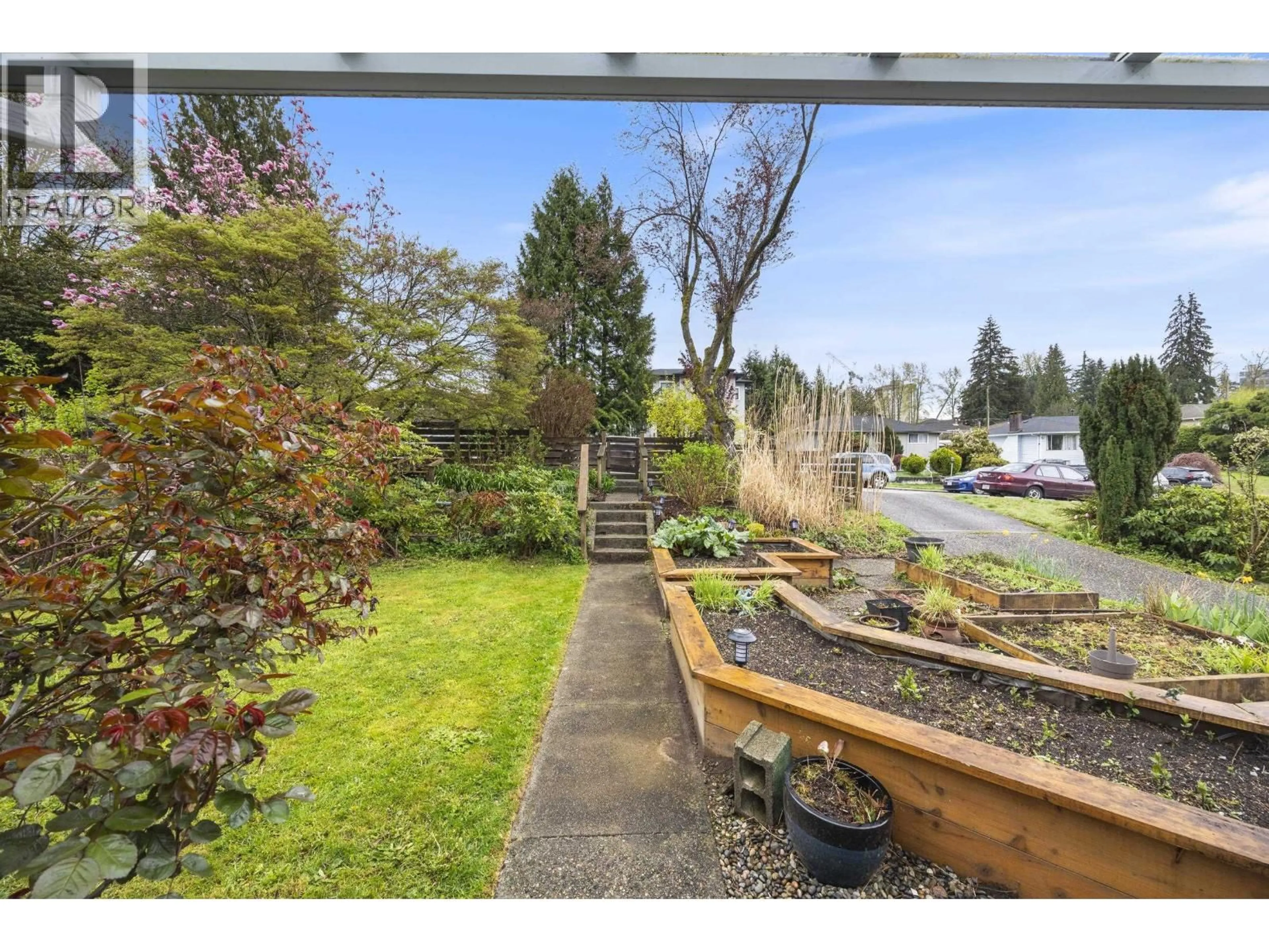 Patio, unknown for 3007 NOEL DRIVE, Burnaby British Columbia V3J1J4