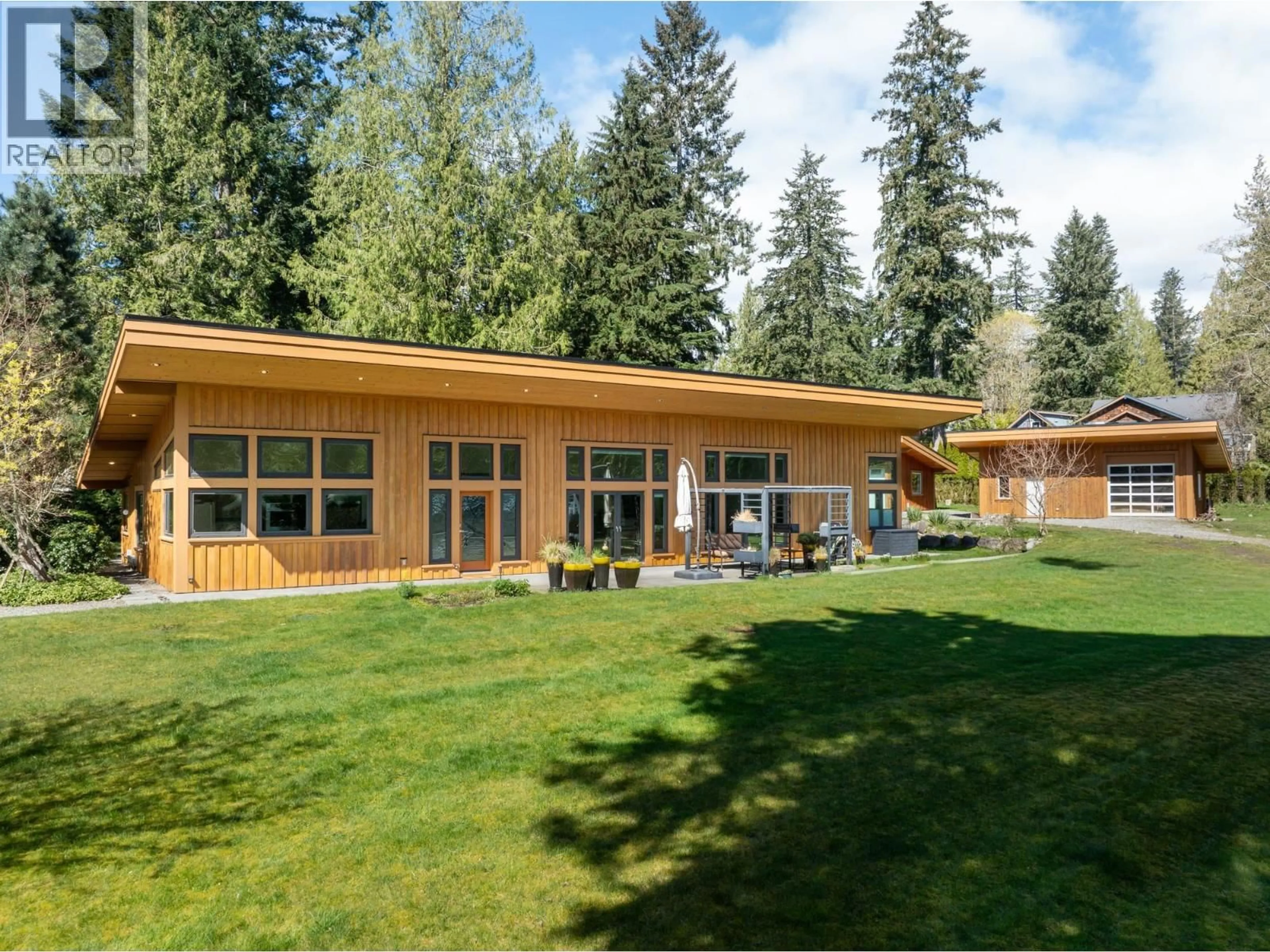 Home with vinyl exterior material, unknown for 990 CHASTER ROAD, Gibsons British Columbia V0N1V4