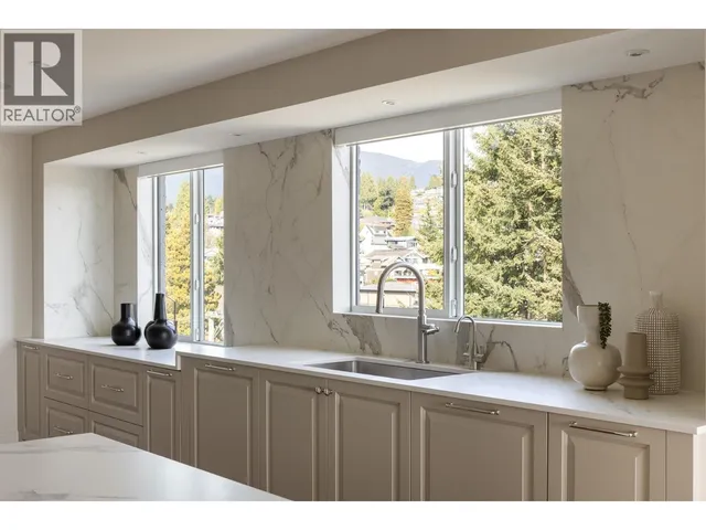701 - 475 13TH STREET, West Vancouver 5