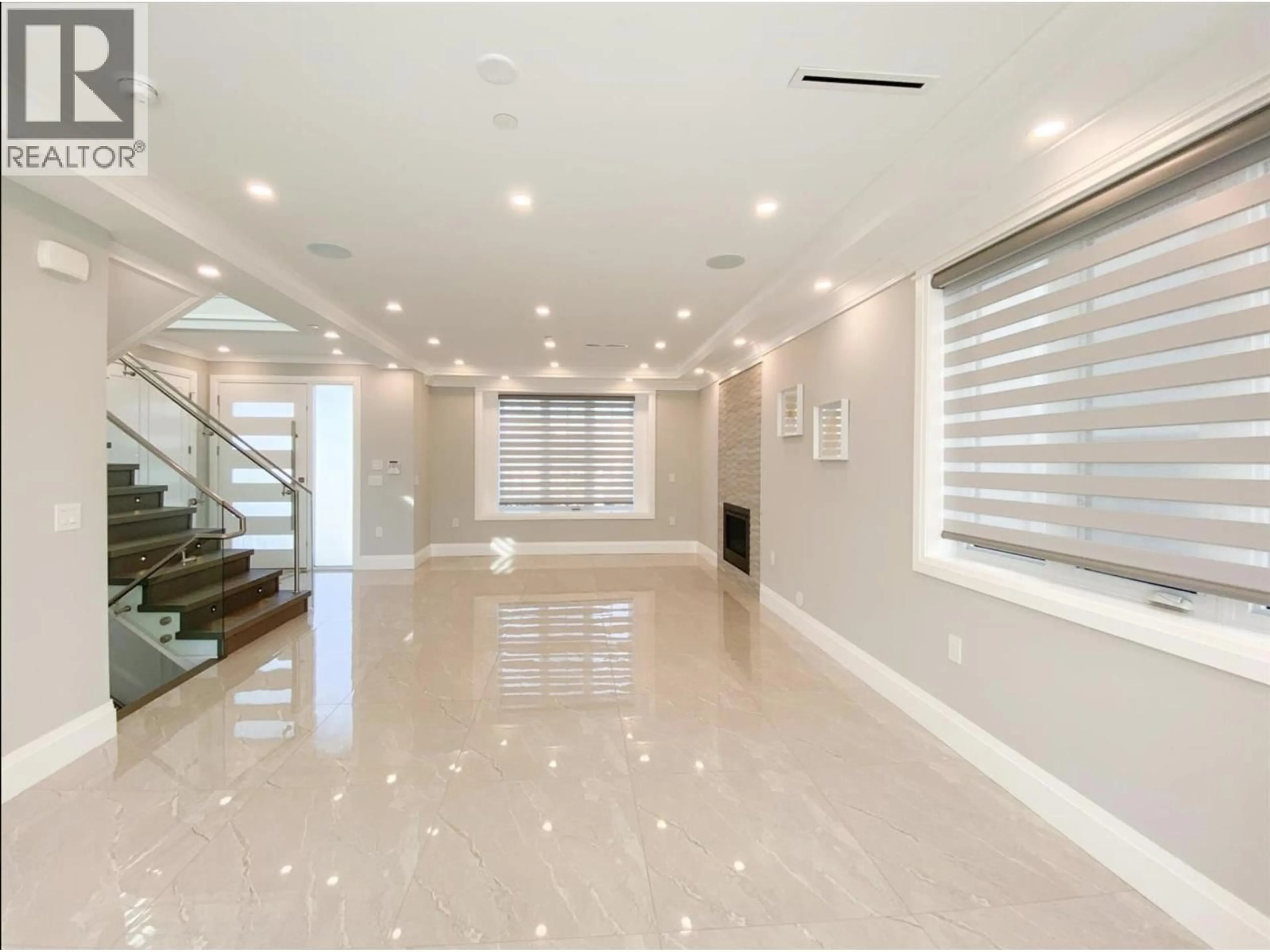 Indoor foyer for 2984 KITCHENER STREET, Vancouver British Columbia V5K3E5