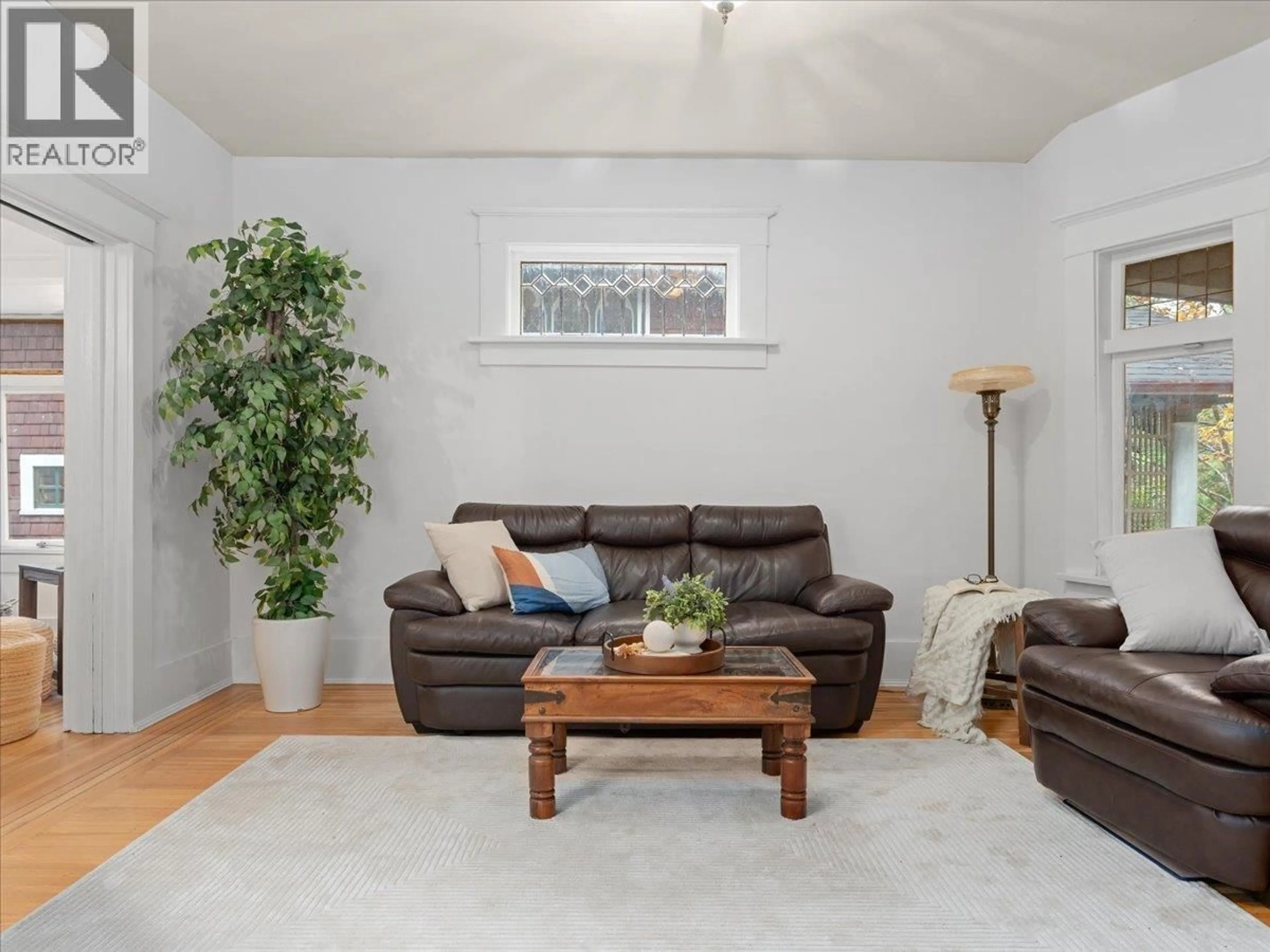 Living room with furniture, wood/laminate floor for 2648 TEMPLETON DRIVE, Vancouver British Columbia V5N4W3