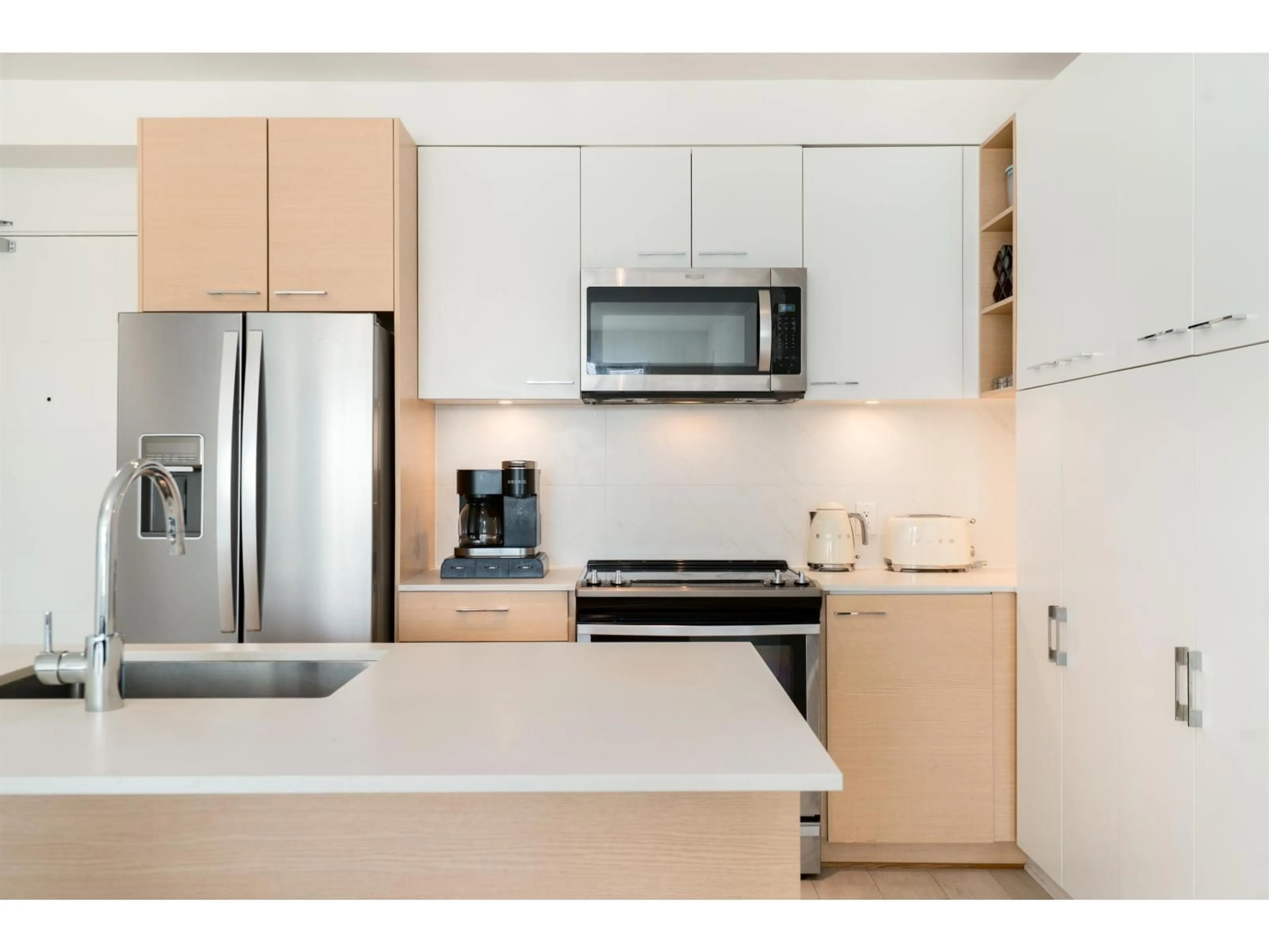 Standard kitchen, unknown for 225 - 13963 105 BOULEVARD, Surrey British Columbia V3T0M9