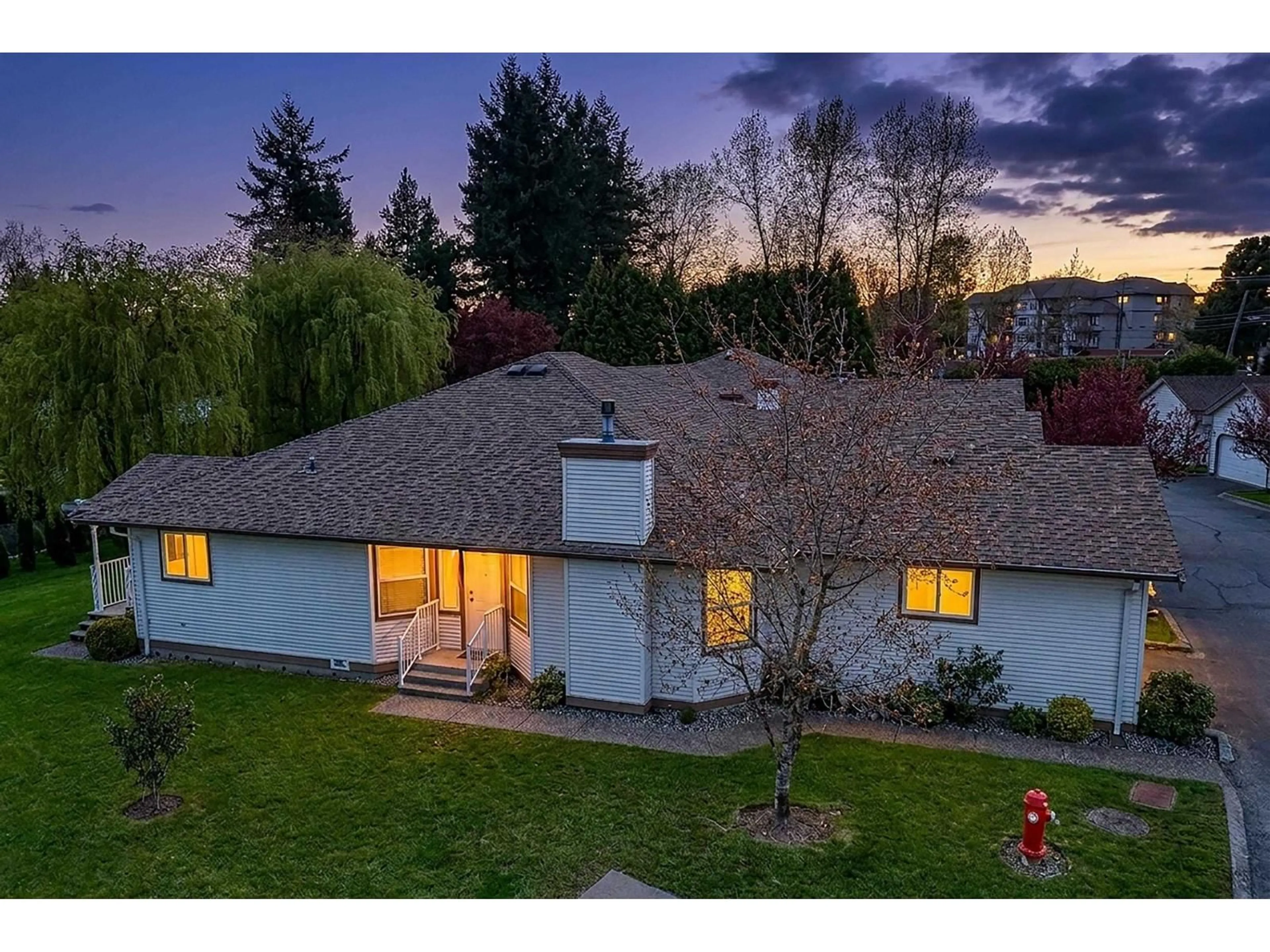 A pic from outside/outdoor area/front of a property/back of a property/a pic from drone, unknown for 33 - 27435 29A AVENUE, Langley British Columbia V4W3M4