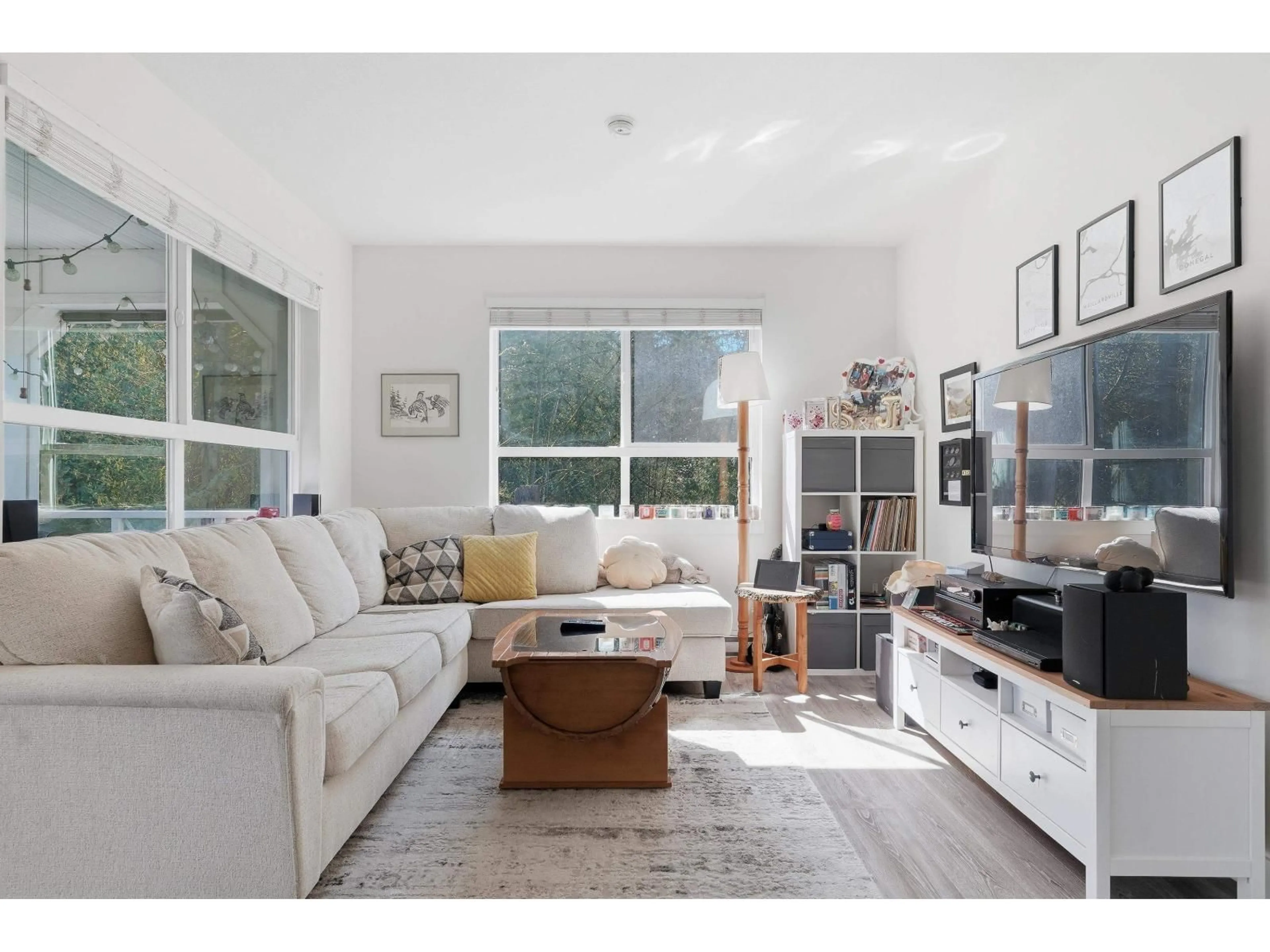 Living room with furniture, unknown for 410 - 16388 64 AVENUE, Surrey British Columbia V3S6X6