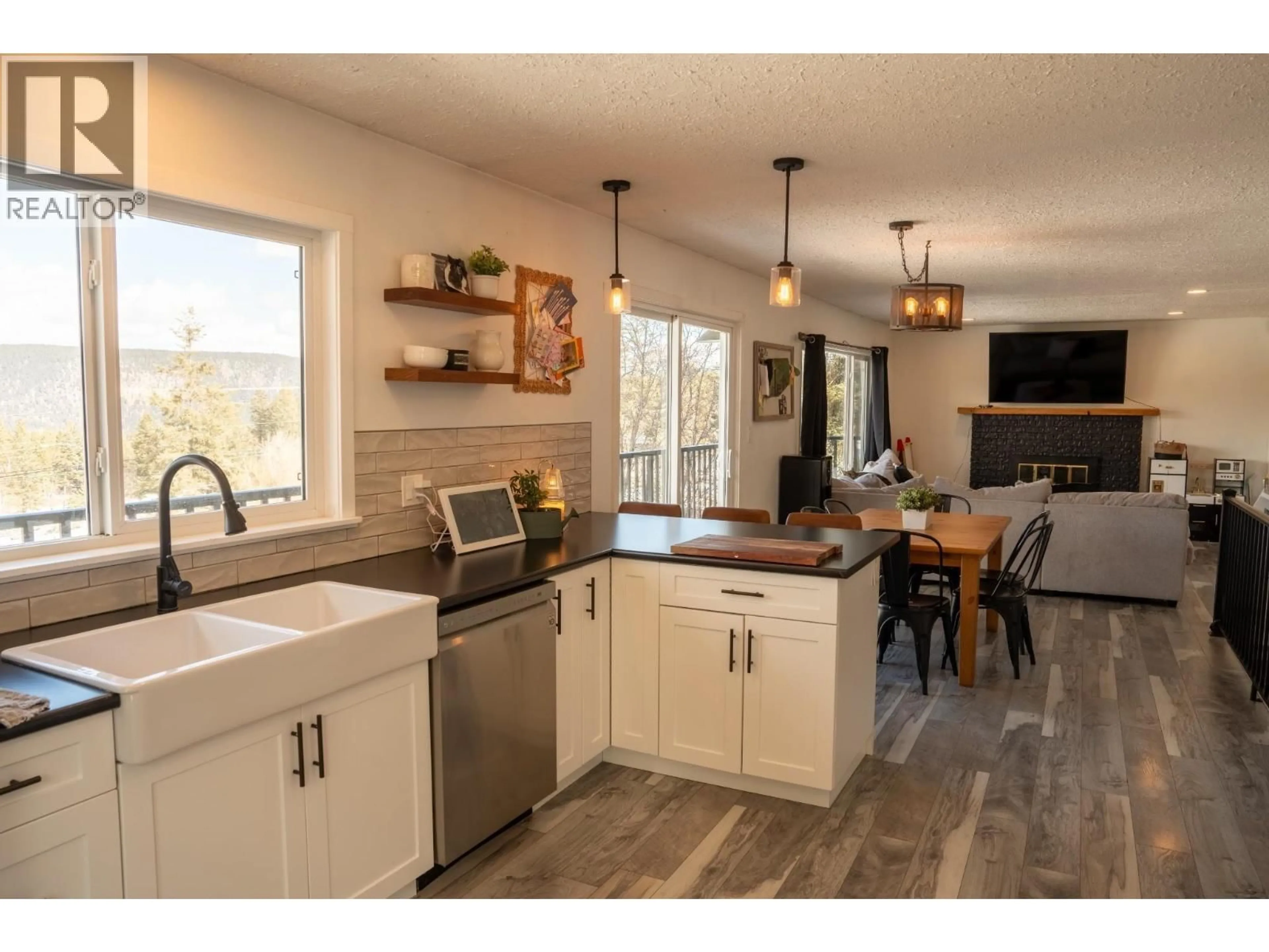 Open concept kitchen, unknown for 804 SHAW ROAD, Williams Lake British Columbia V2G3L1