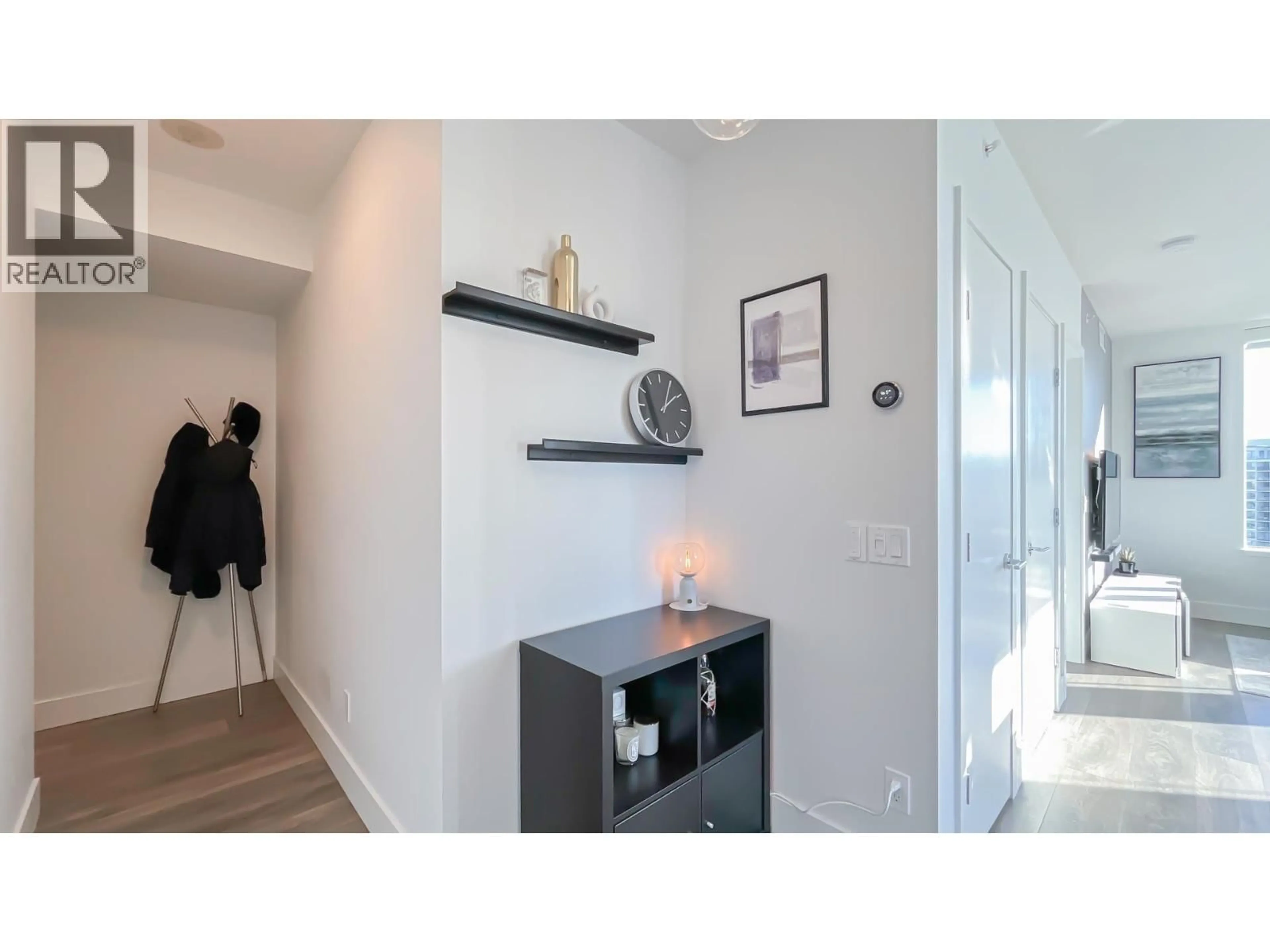 Indoor entryway for 1302 - 5233 GILBERT ROAD, Richmond British Columbia V7C0B3