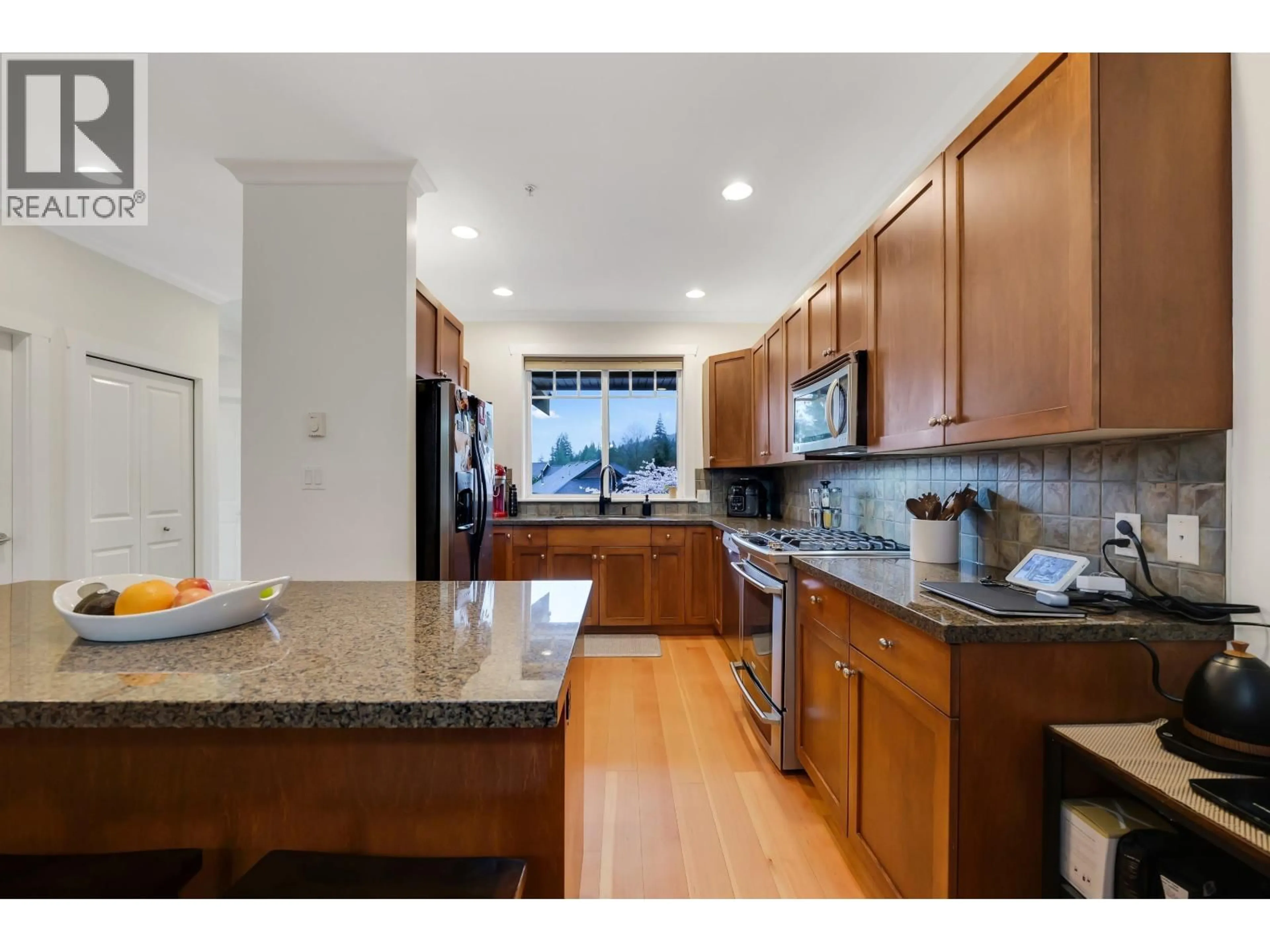 Open concept kitchen, ceramic/tile floor for 38616 CHERRY DRIVE, Squamish British Columbia V8B0C2