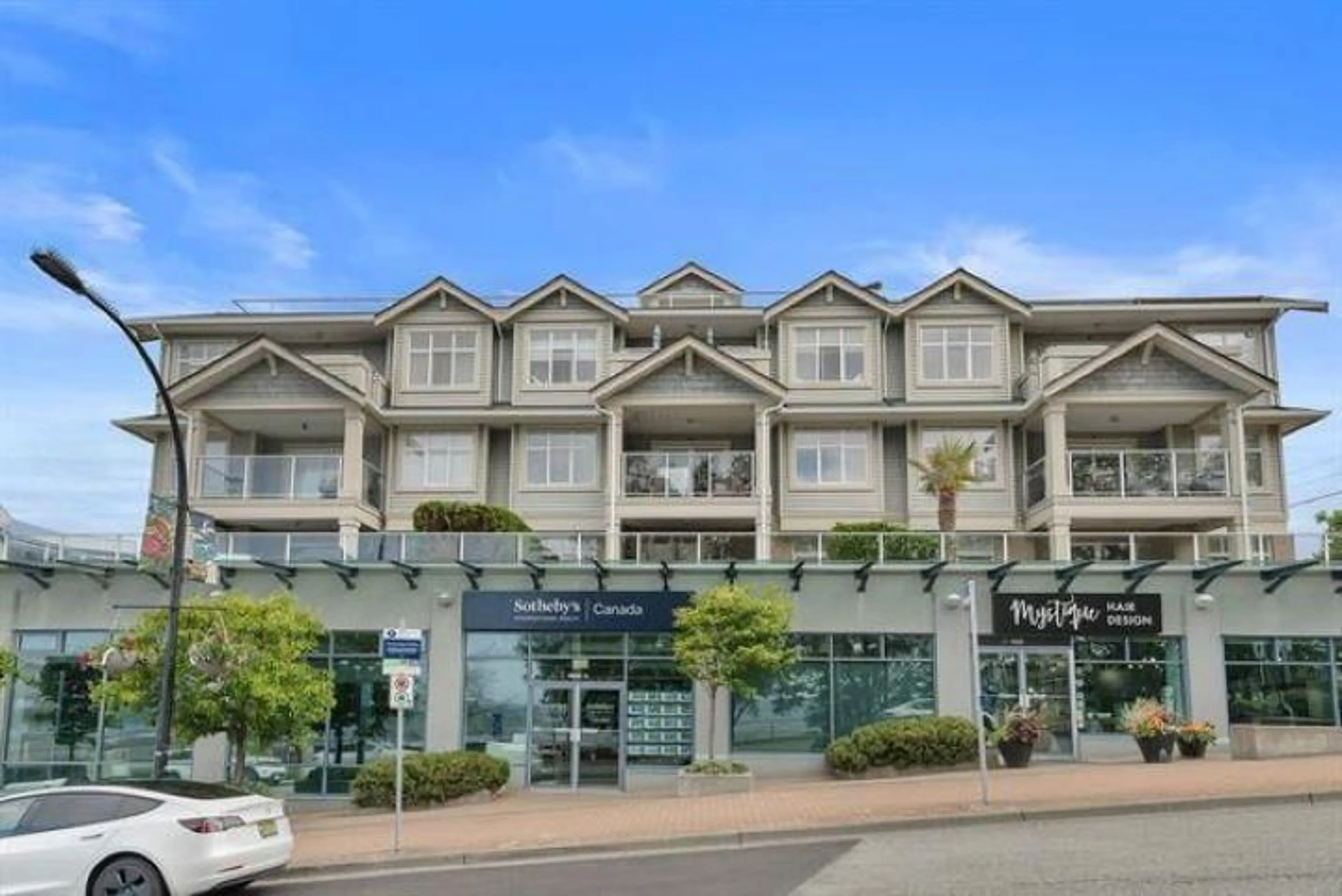 Unknown for 403 - 15621 MARINE DRIVE, White Rock British Columbia V4B1E1