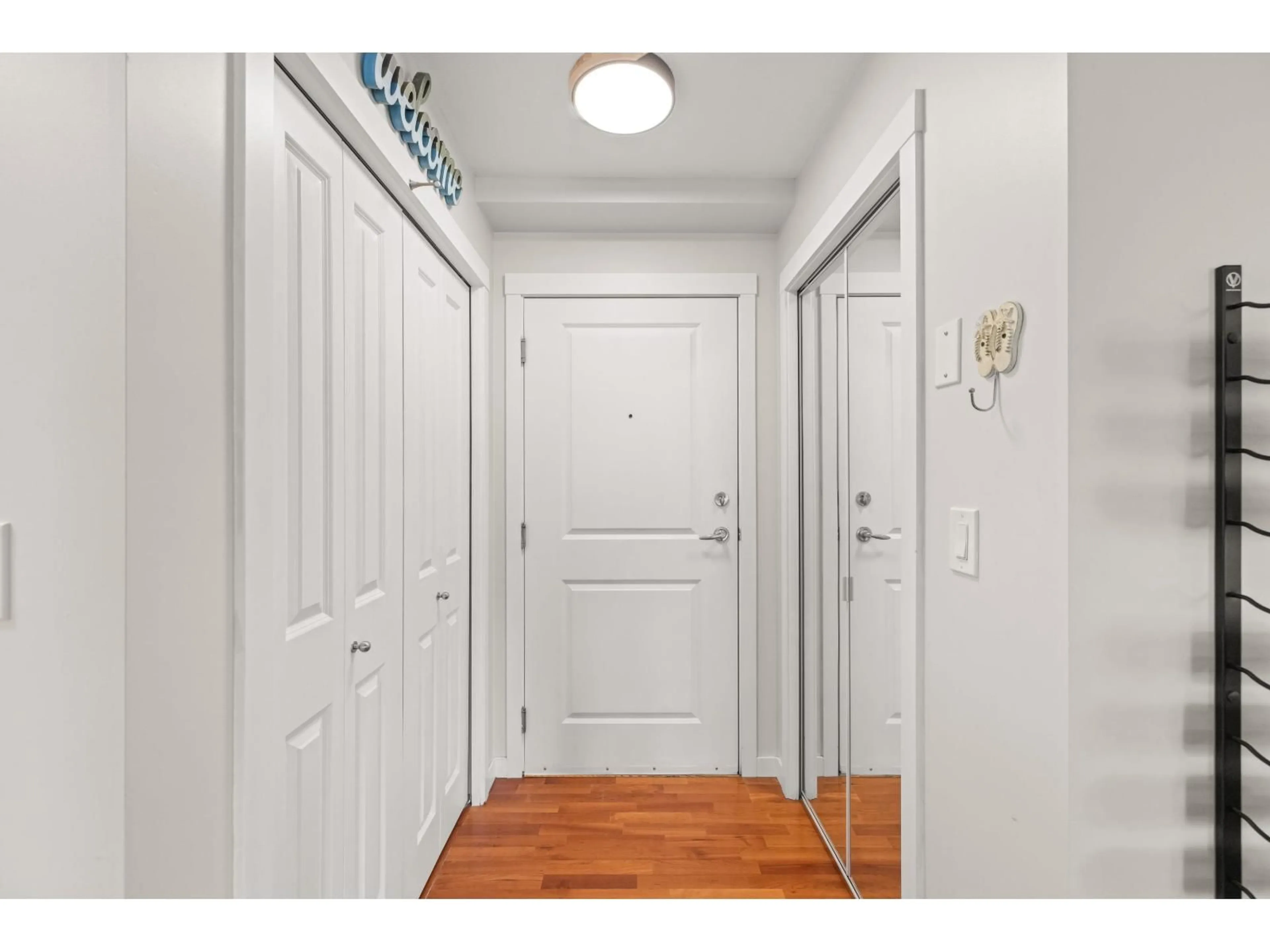 Indoor entryway for 403 - 15621 MARINE DRIVE, White Rock British Columbia V4B1E1