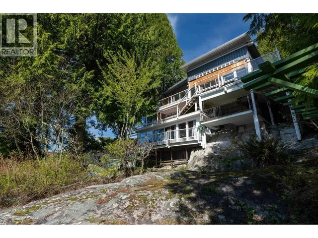 4515 STONEHAVEN AVENUE, North Vancouver 4