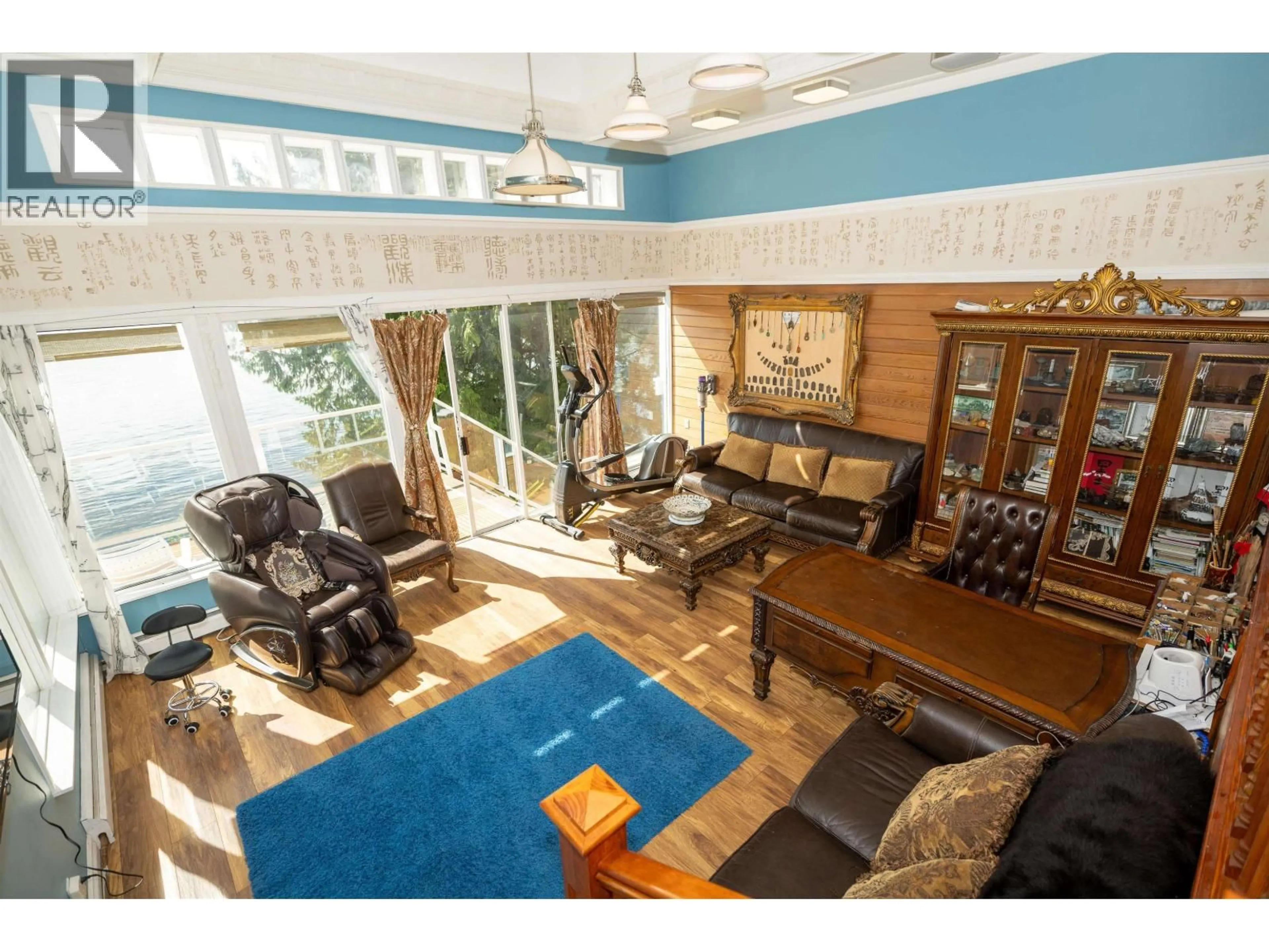 Living room with furniture, wood/laminate floor for 4515 STONEHAVEN AVENUE, North Vancouver British Columbia V7G1E7