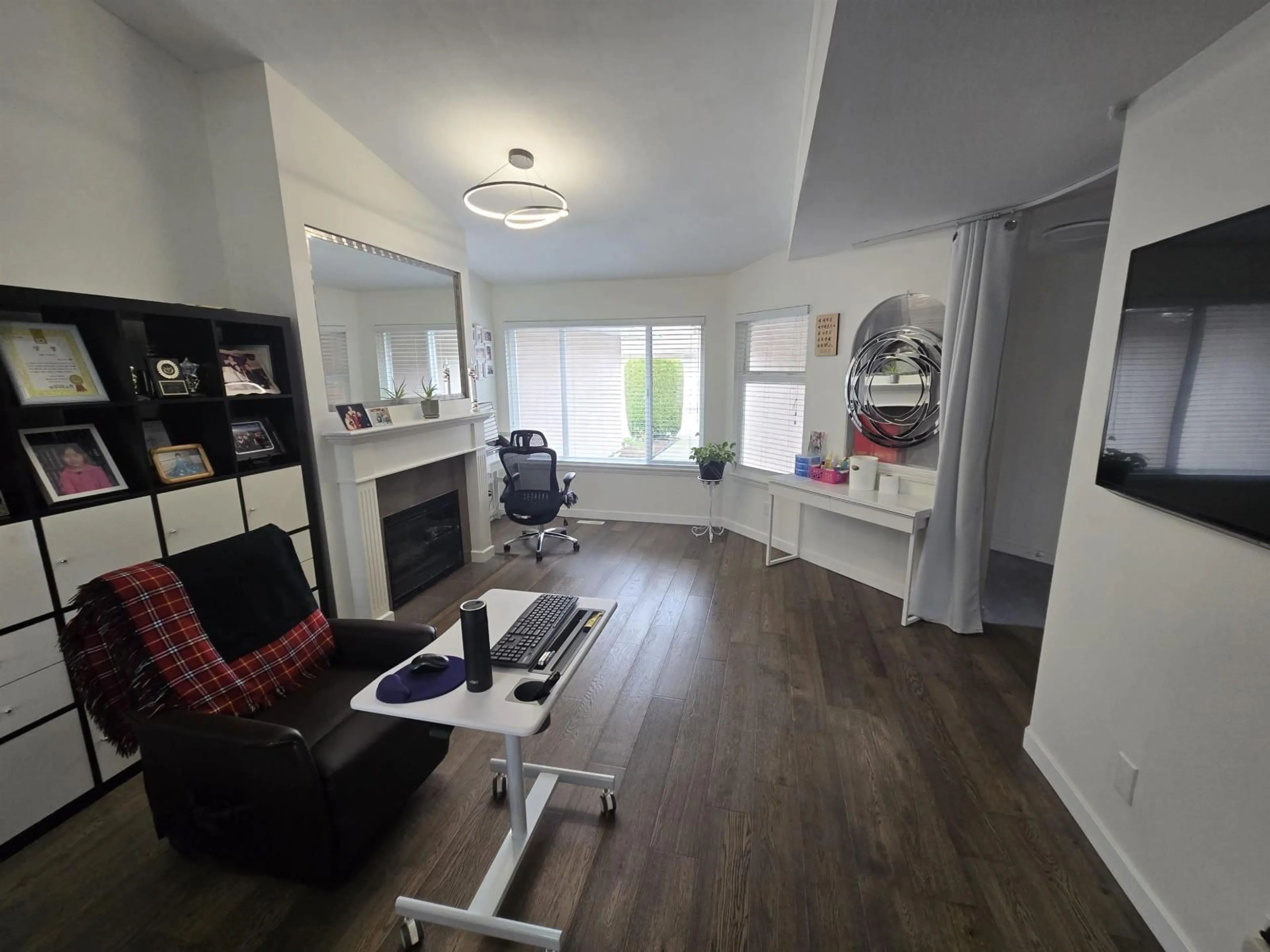 A pic of a room for 154 - 15501 89A AVENUE, Surrey British Columbia V3R0Z5