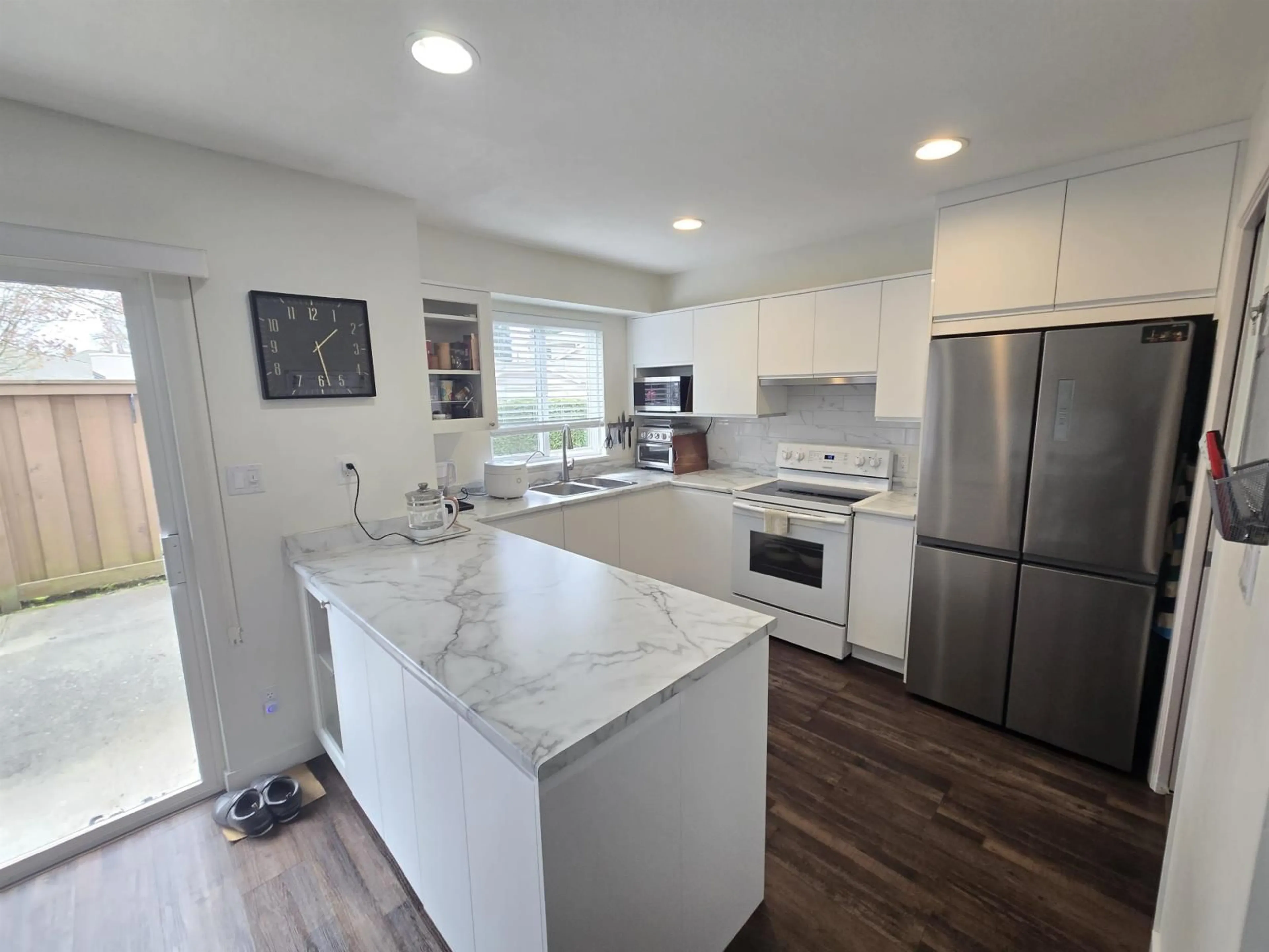 Open concept kitchen, unknown for 154 - 15501 89A AVENUE, Surrey British Columbia V3R0Z5