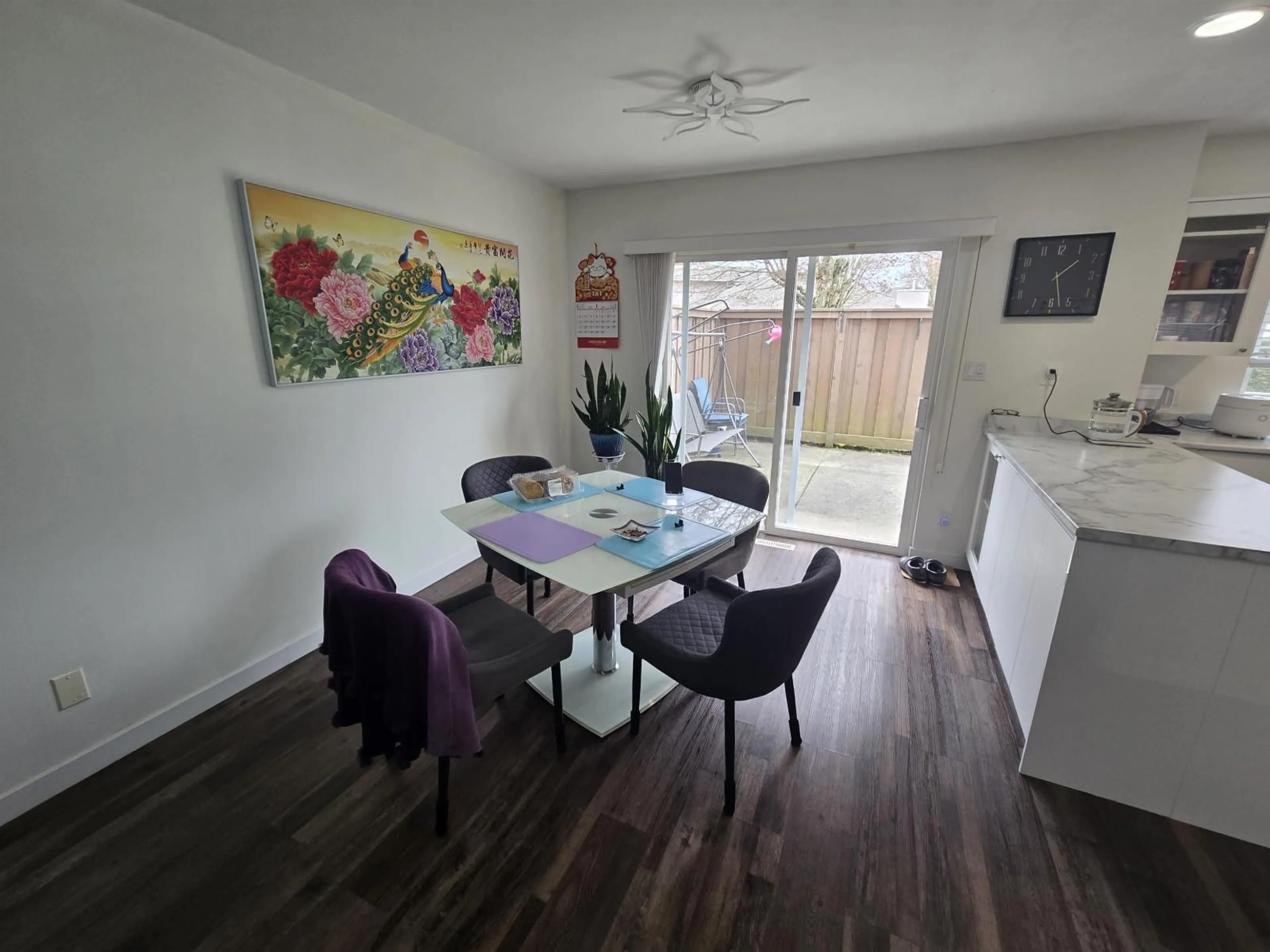 Dining room, wood/laminate floor for 154 - 15501 89A AVENUE, Surrey British Columbia V3R0Z5