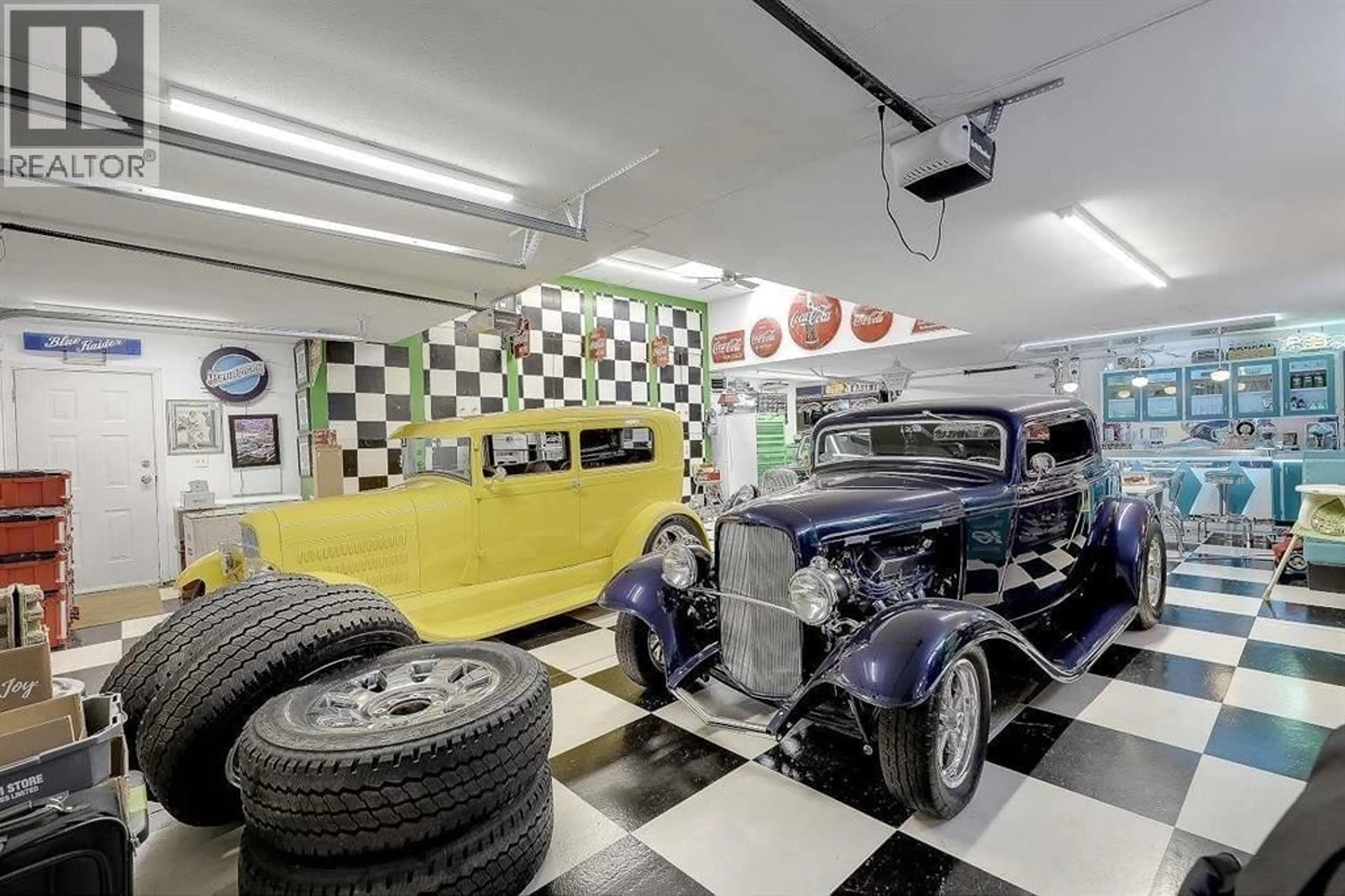 Indoor garage for 20214 PATTERSON AVENUE, Maple Ridge British Columbia V2X2P4