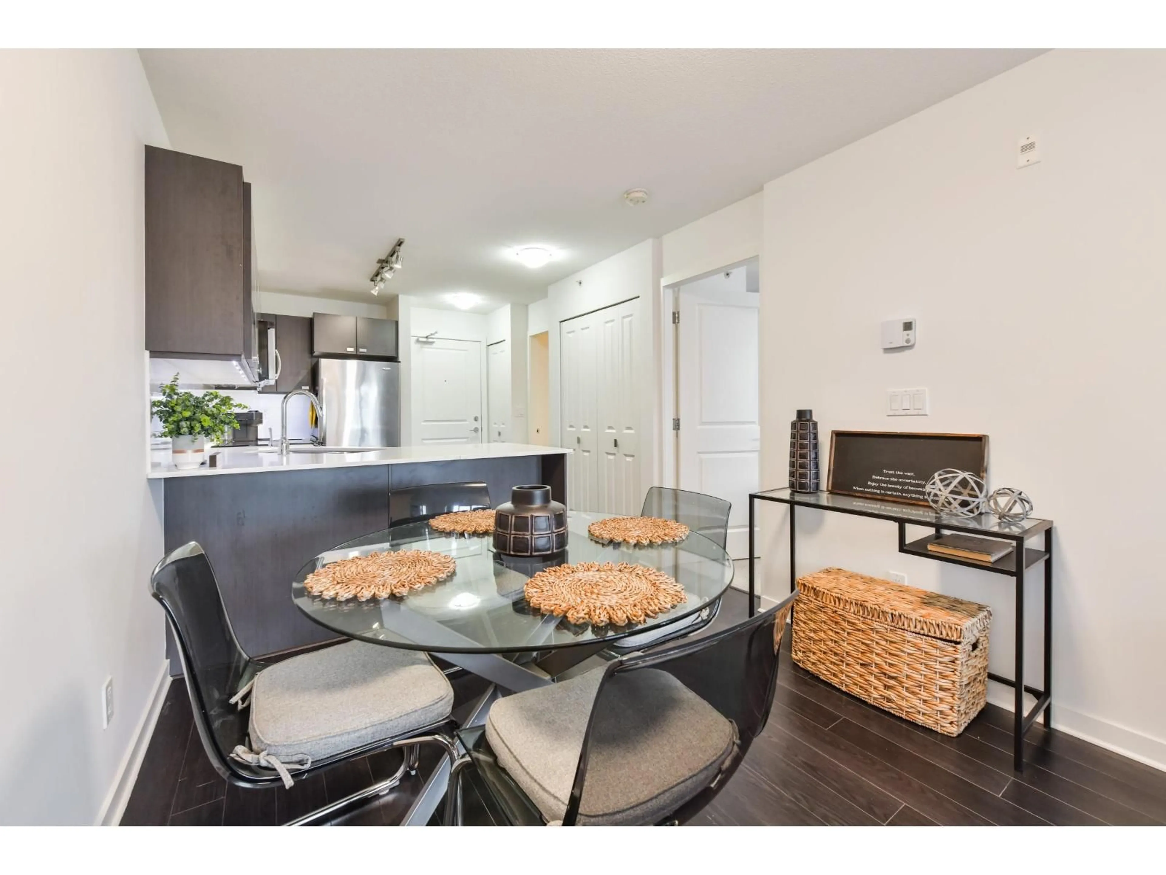 Open concept kitchen, wood/laminate floor for 426 - 21009 56 AVENUE, Langley British Columbia V3A0C9