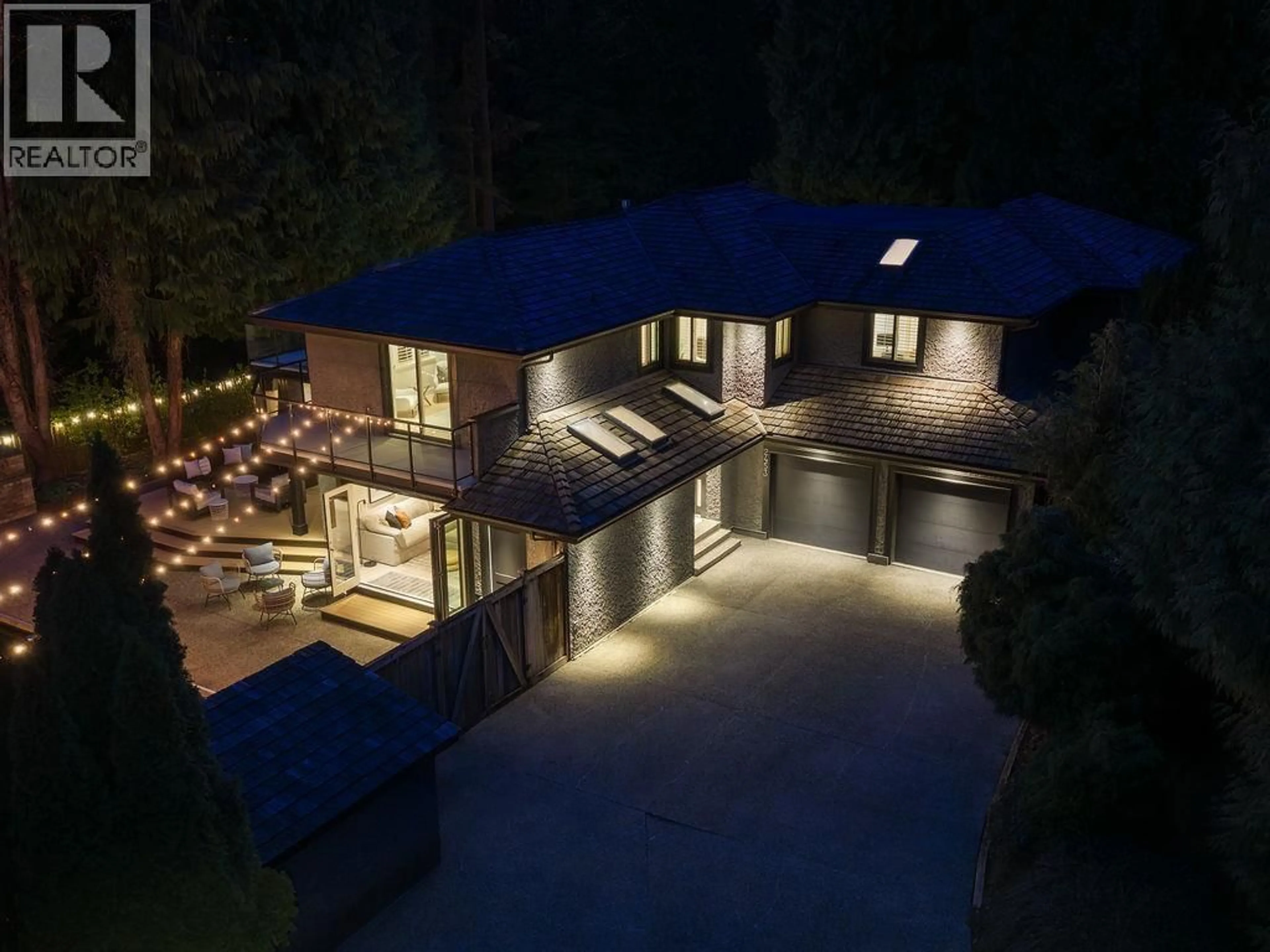 A pic from outside/outdoor area/front of a property/back of a property/a pic from drone, street for 2453 LECLAIR DRIVE, Coquitlam British Columbia V3K6G7