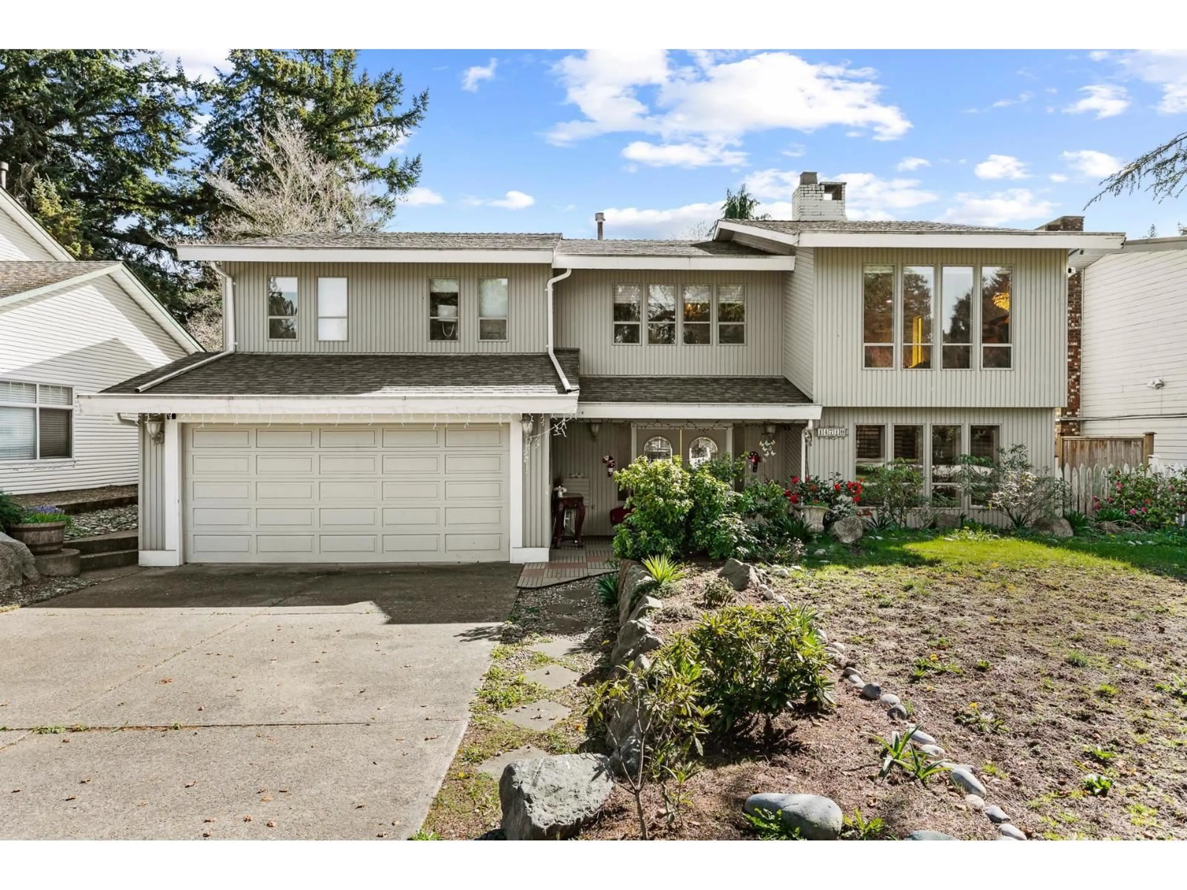 Home with vinyl exterior material, street for 14710 16A AVENUE, Surrey British Columbia V4A5M7