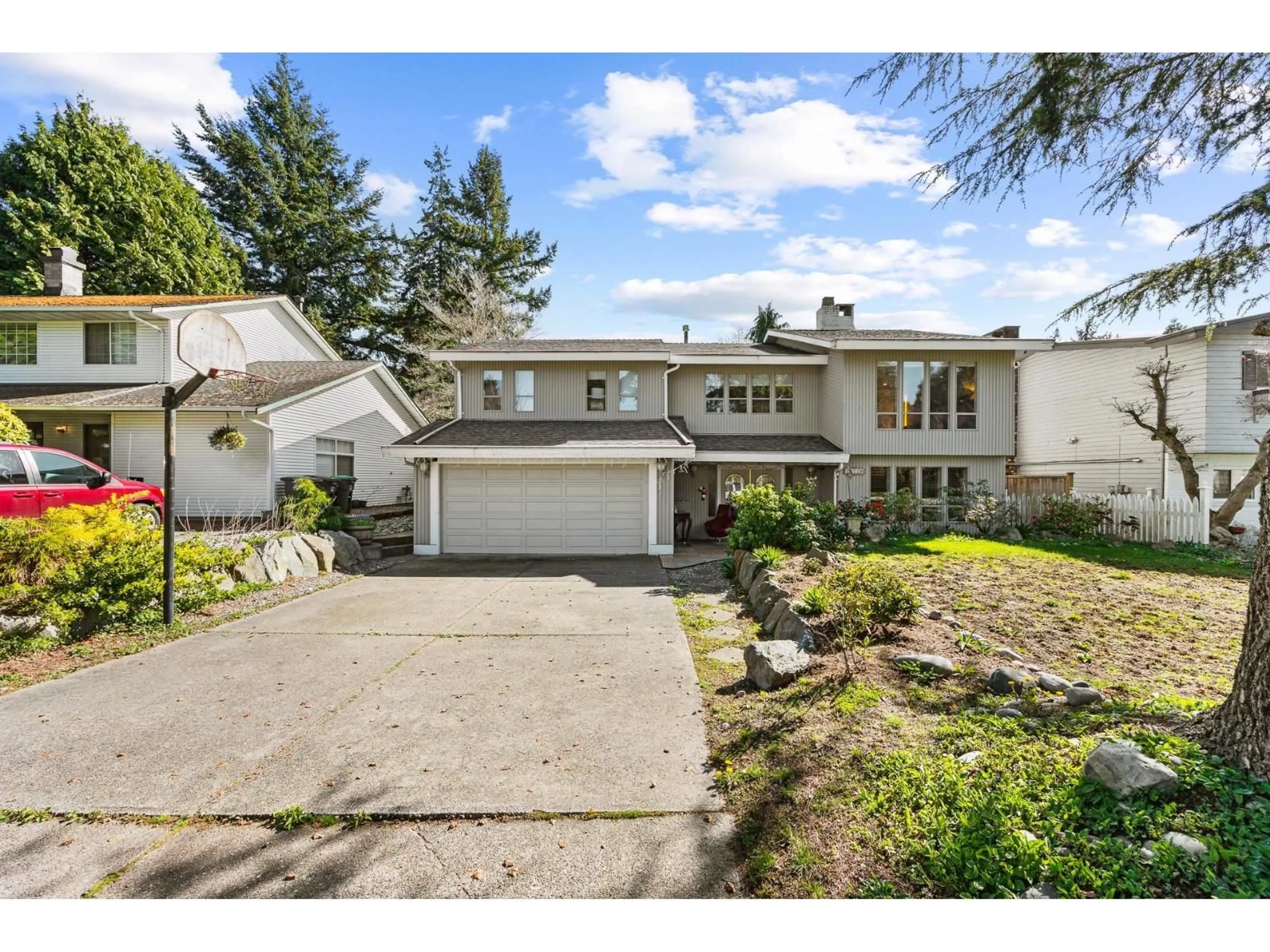 A pic from outside/outdoor area/front of a property/back of a property/a pic from drone, street for 14710 16A AVENUE, Surrey British Columbia V4A5M7