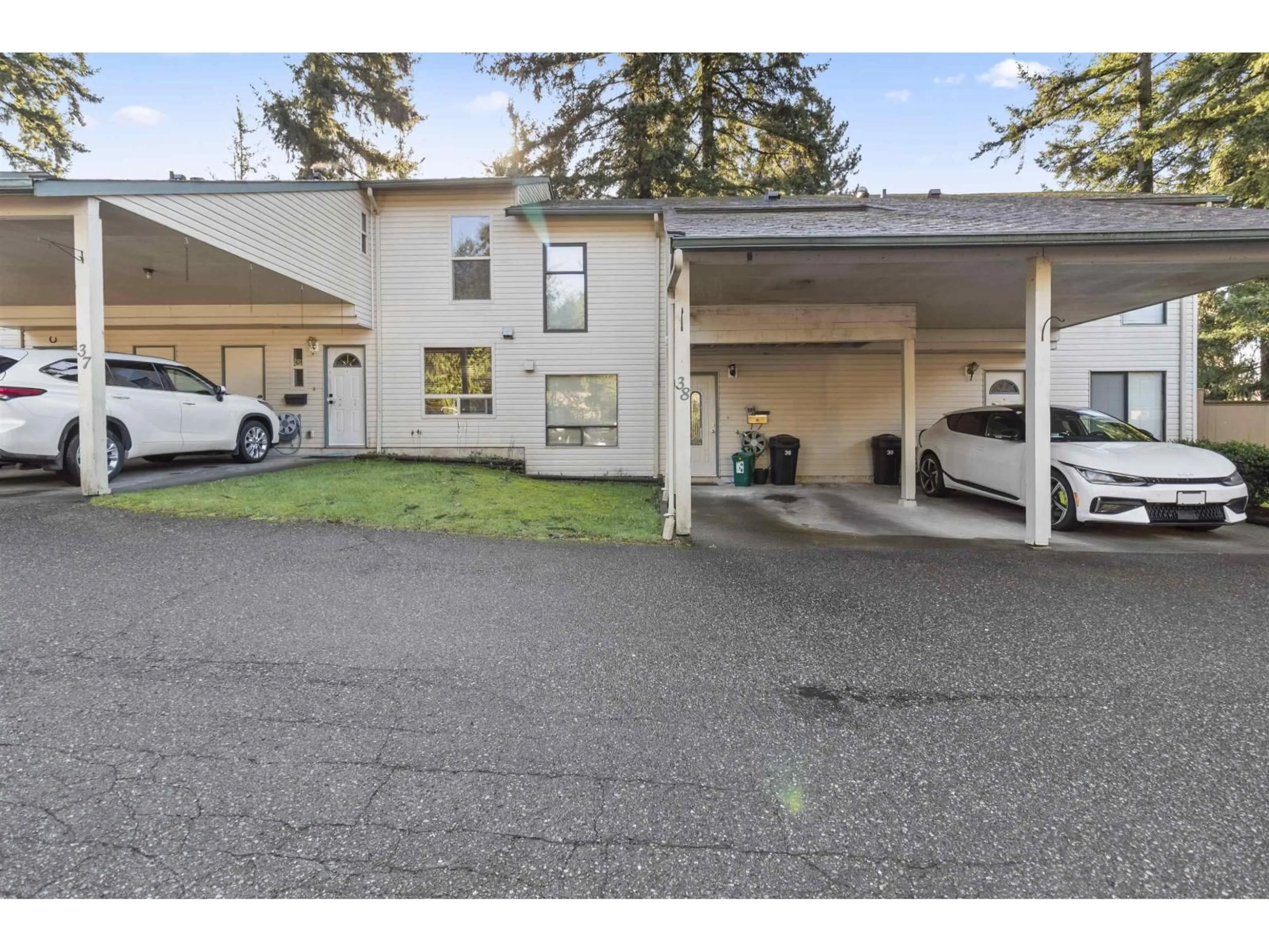 Indoor garage for 38 - 32310 MOUAT DRIVE, Abbotsford British Columbia V2T4J1