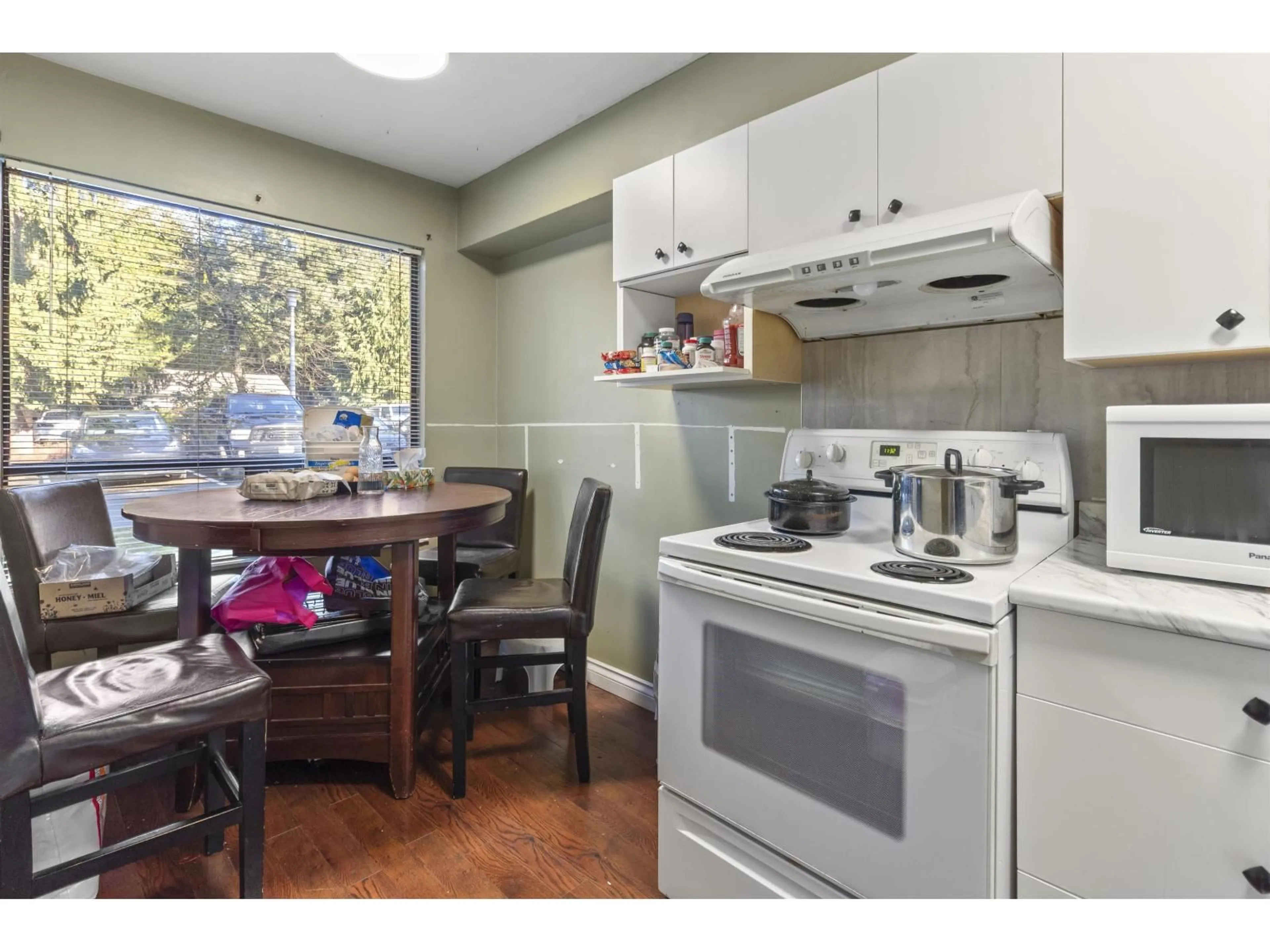 Standard kitchen, unknown for 38 - 32310 MOUAT DRIVE, Abbotsford British Columbia V2T4J1