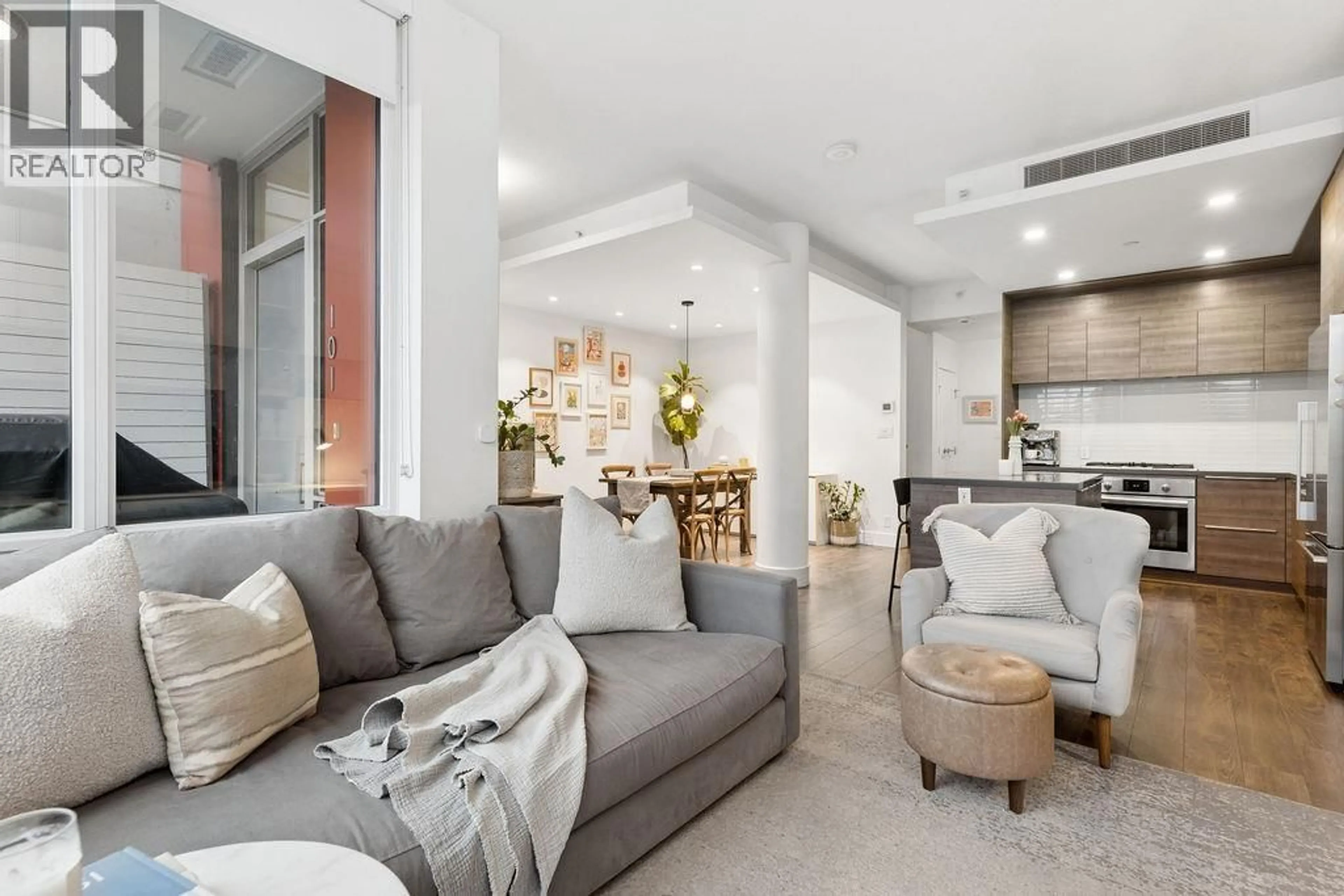 Living room with furniture, unknown for 101 - 1550 FERN STREET, North Vancouver British Columbia V7J0A9