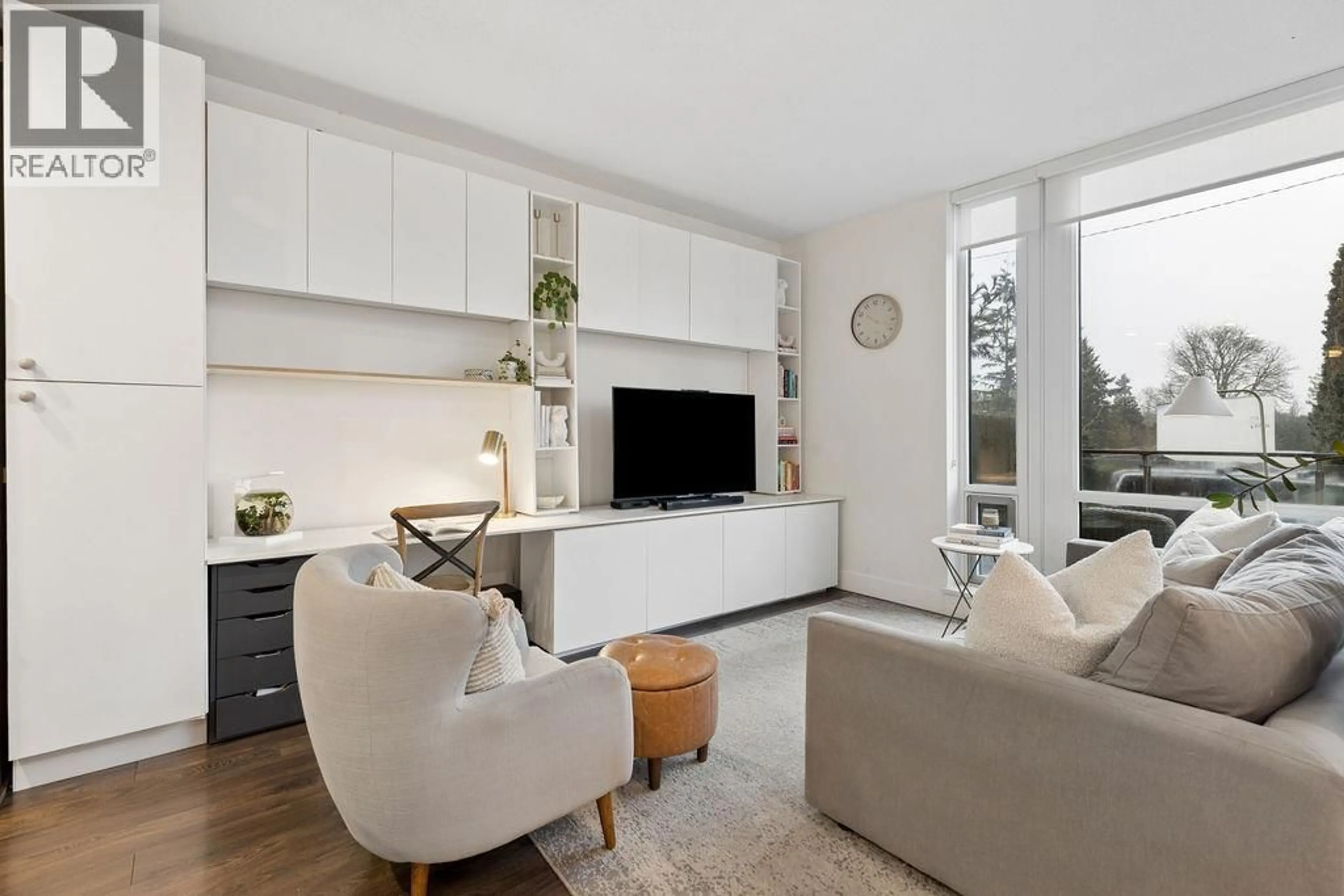 Living room with furniture, unknown for 101 - 1550 FERN STREET, North Vancouver British Columbia V7J0A9