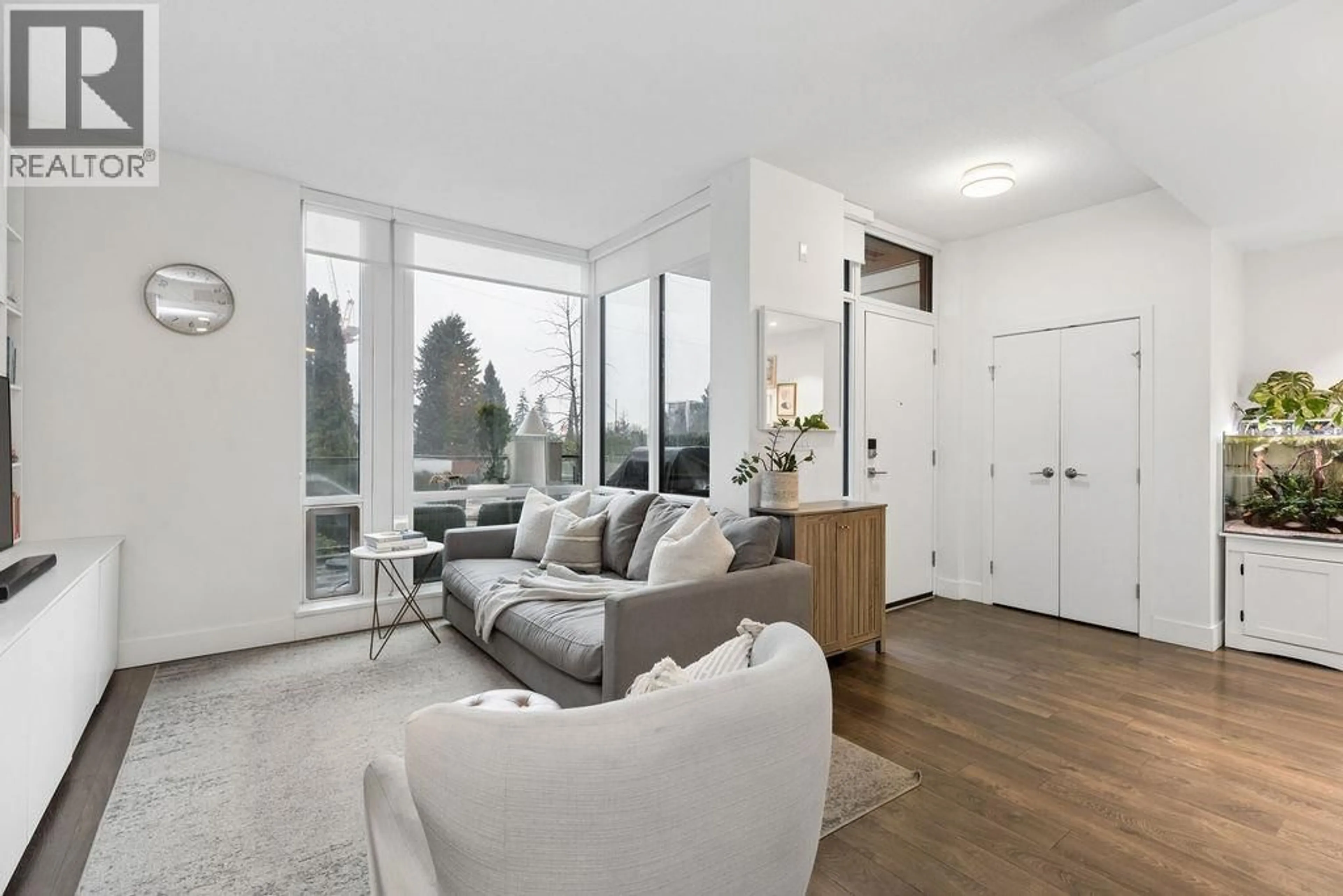 Living room with furniture, unknown for 101 - 1550 FERN STREET, North Vancouver British Columbia V7J0A9