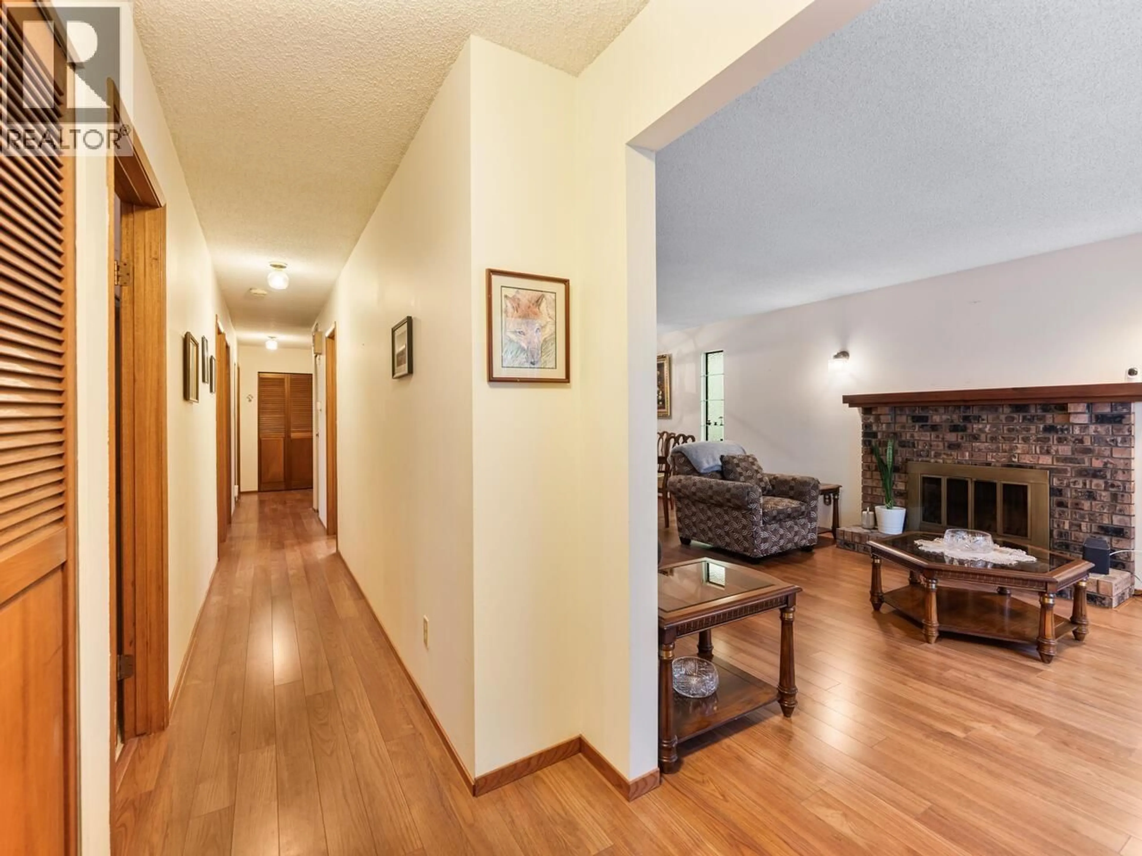 Indoor foyer for 4395 HERMITAGE DRIVE, Richmond British Columbia V7E5B5